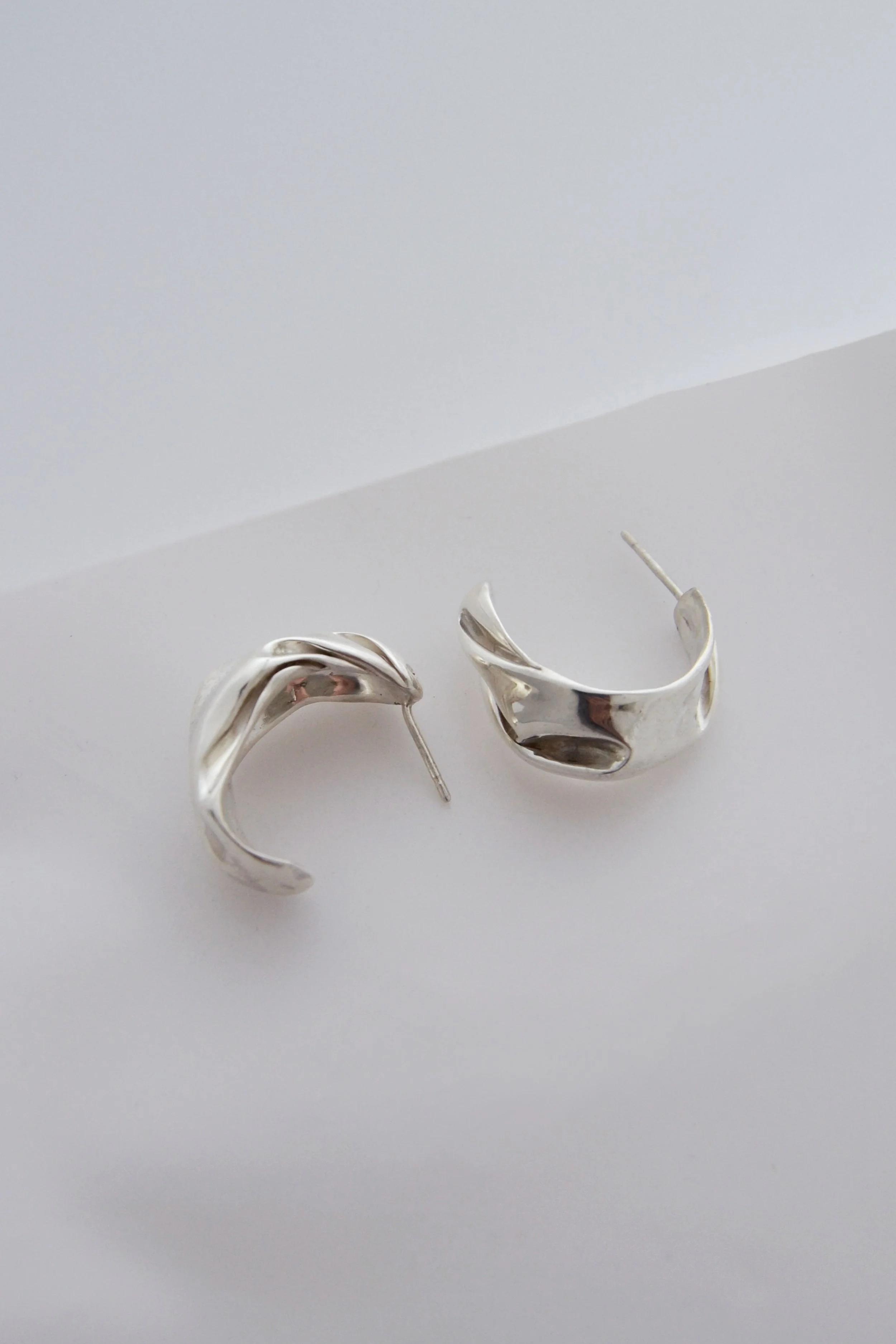 Julia-bartsch-silver-creols-one-of-a-kind-handcrafted-paris-4.jpg