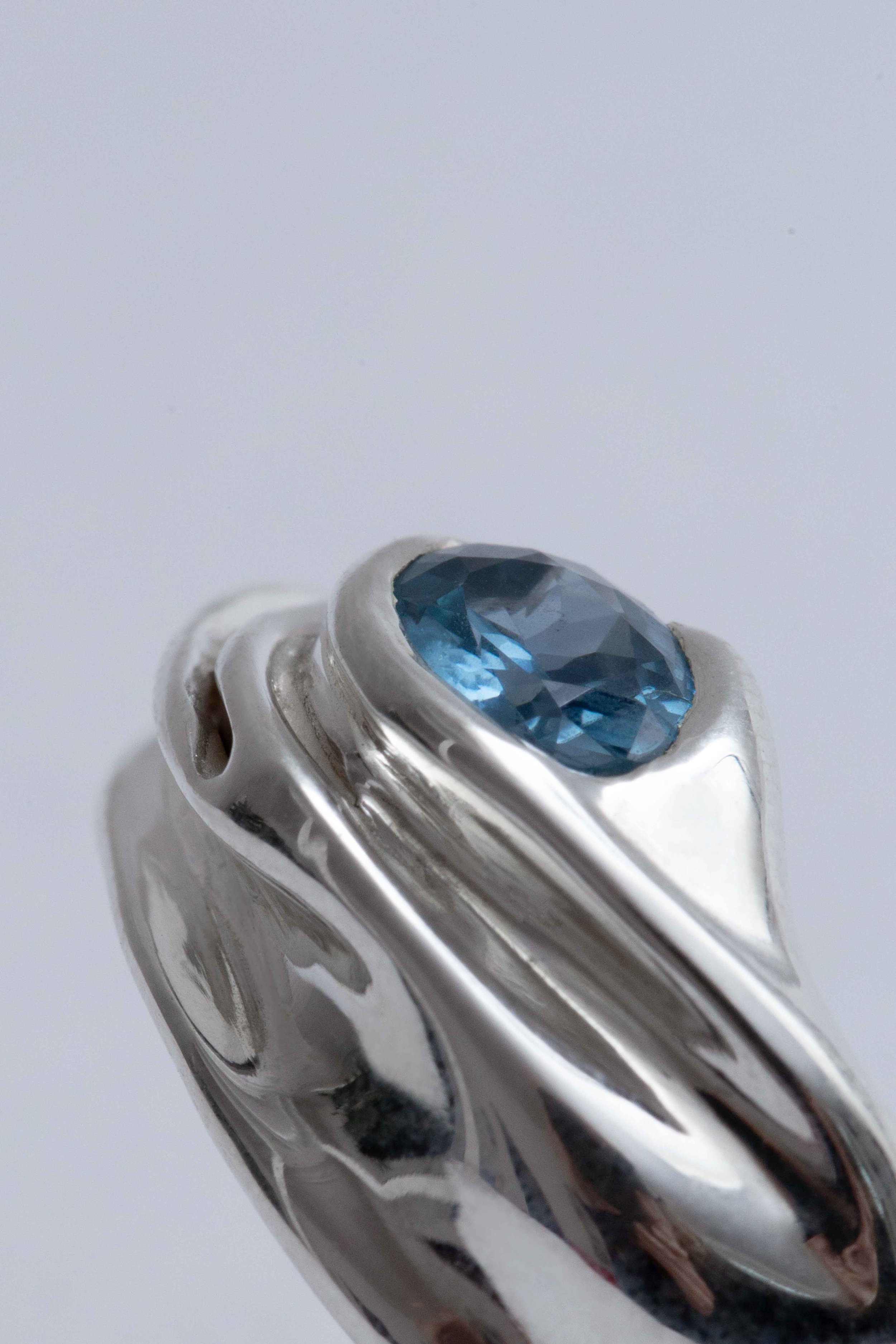 deep-blue-sapphire-gemstone-ring-closeup-julia-bartsch.jpg