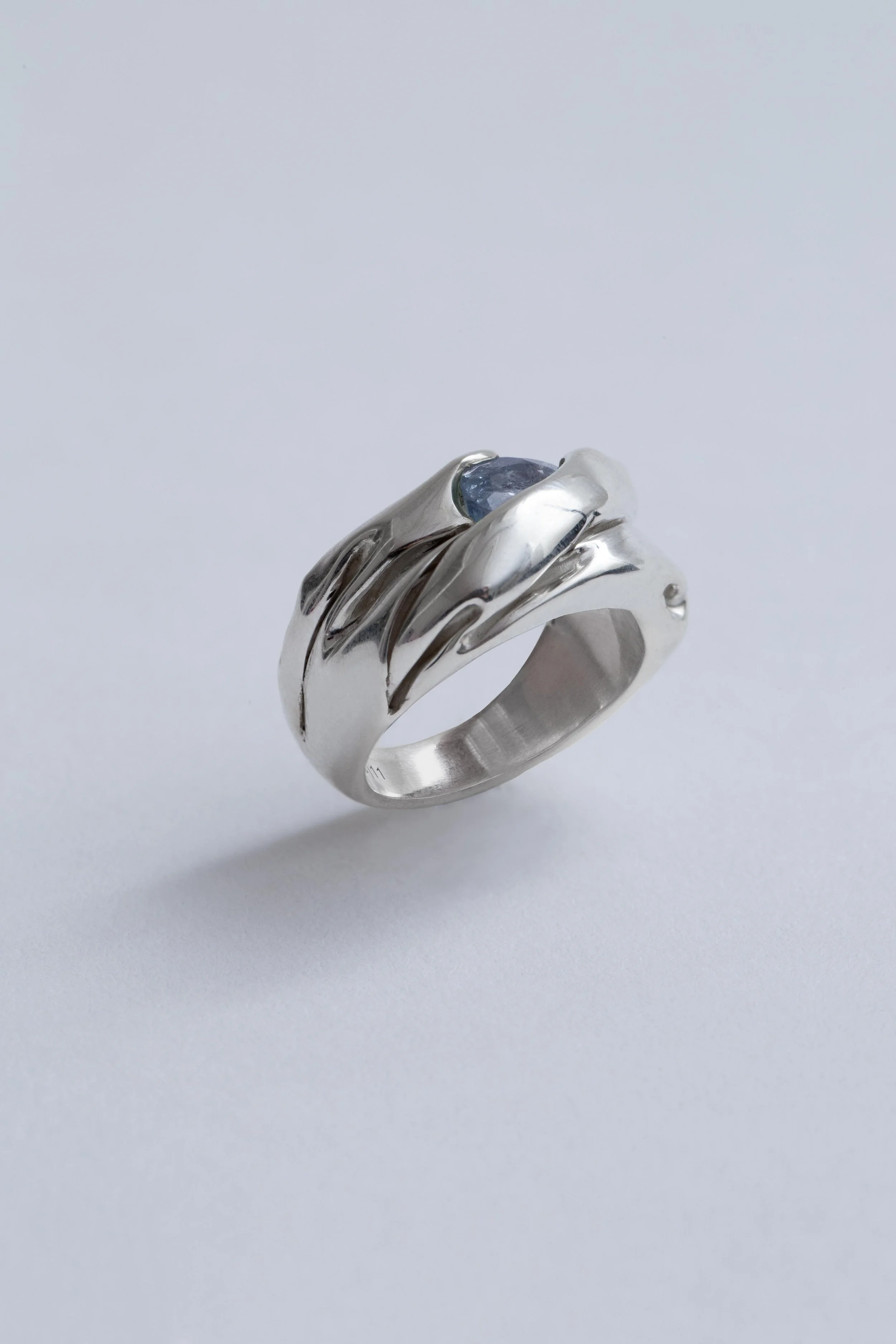 E-twisted-design-sapphire-silver-ring-julia-bartsch.jpg