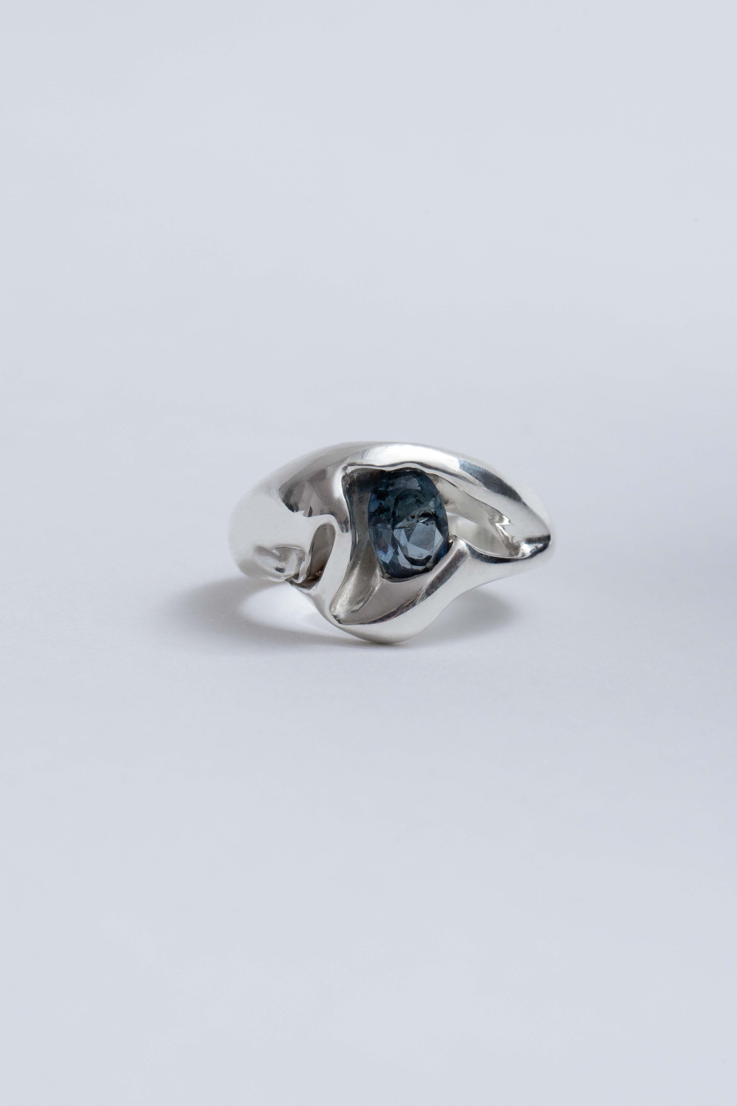 unique-ring-sapphire-gemstone-contemporary-julia-bartsch.jpg
