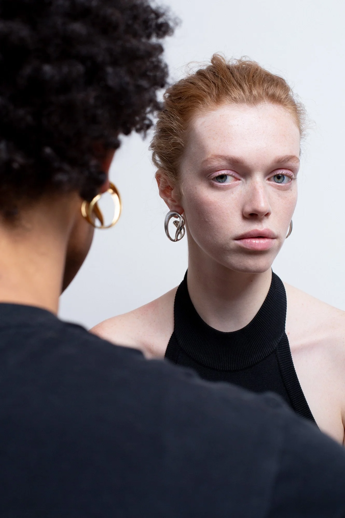 BEND earring Julia Bartsch Jewellery silver vermeil model 01.JPG