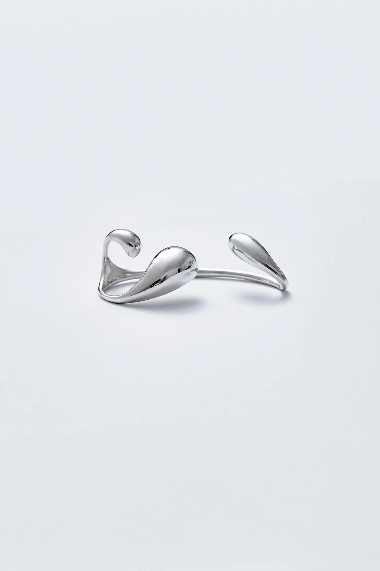 Julia Bartsch Jewellery Ora ear cuff silver 2.JPG