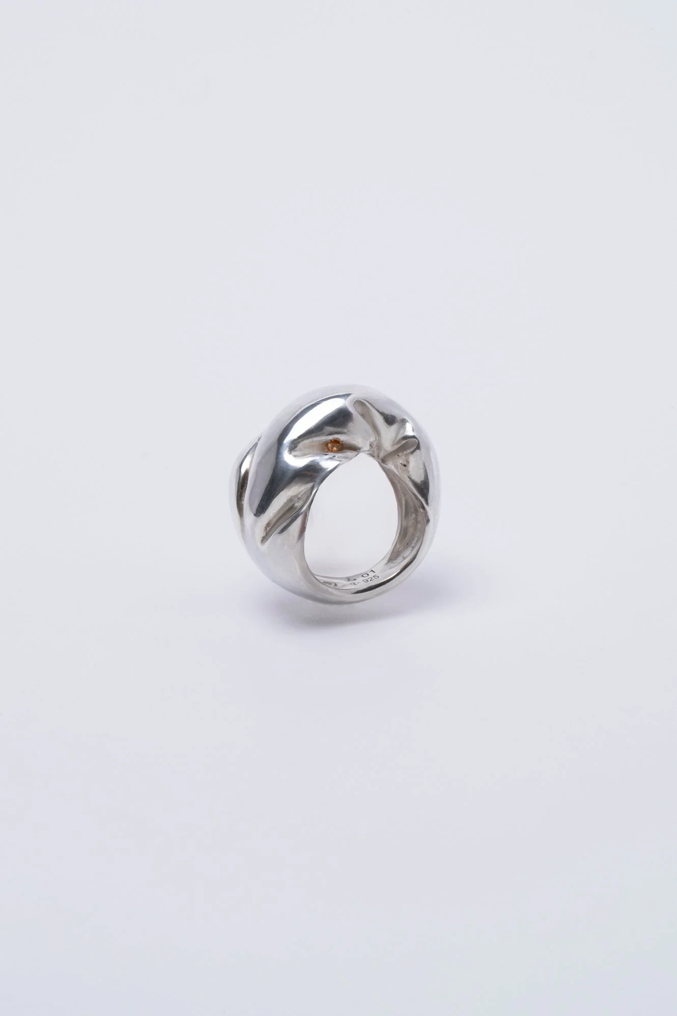 -Julia_Bartsch_piece_unique_drop_2_2-302_1.jpg