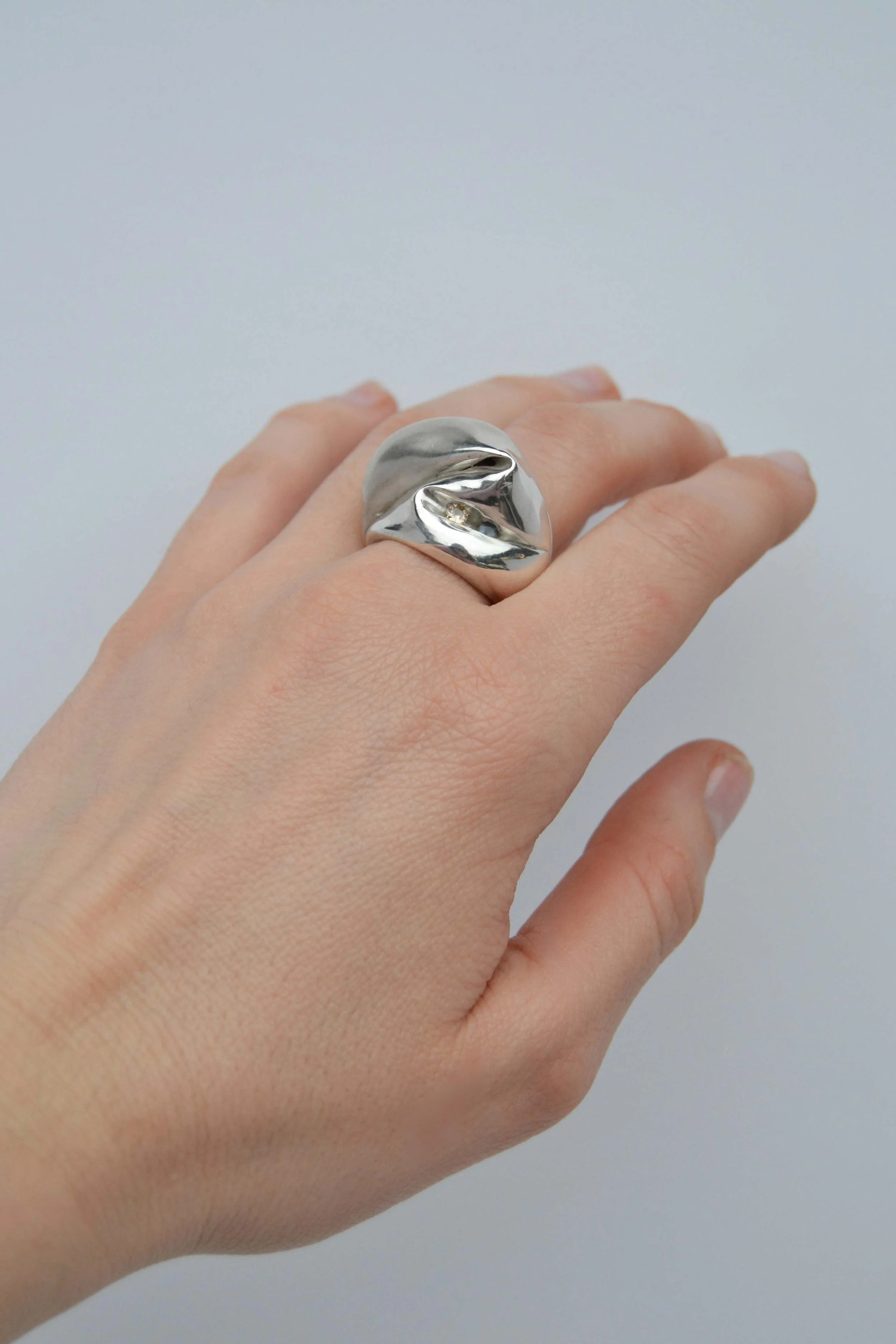 JUlia_bartsch_unique_pieces_collection_s02__.jpg
