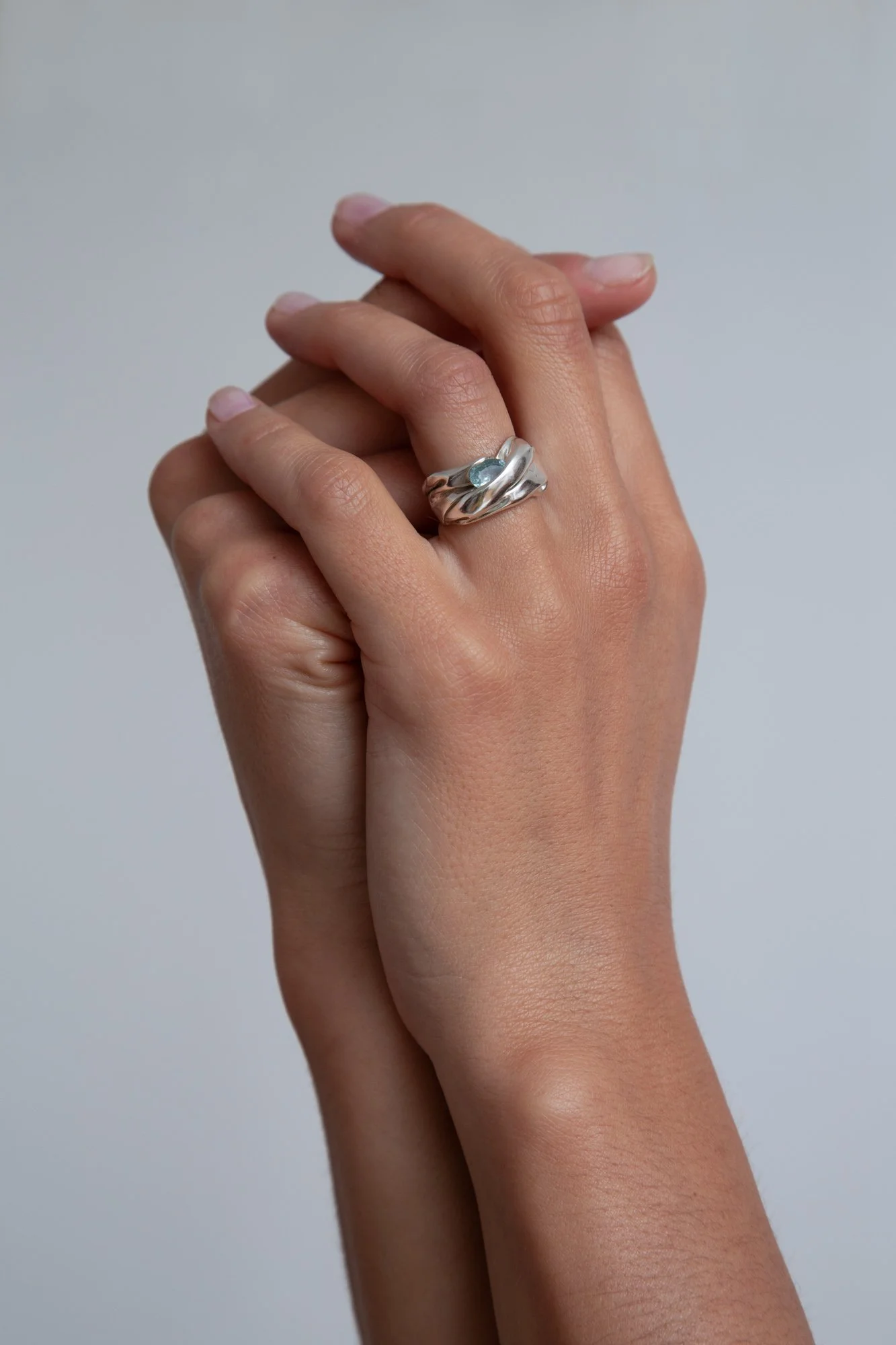 folded-silver-saphire-ring-statement-julia-bartsch.JPG