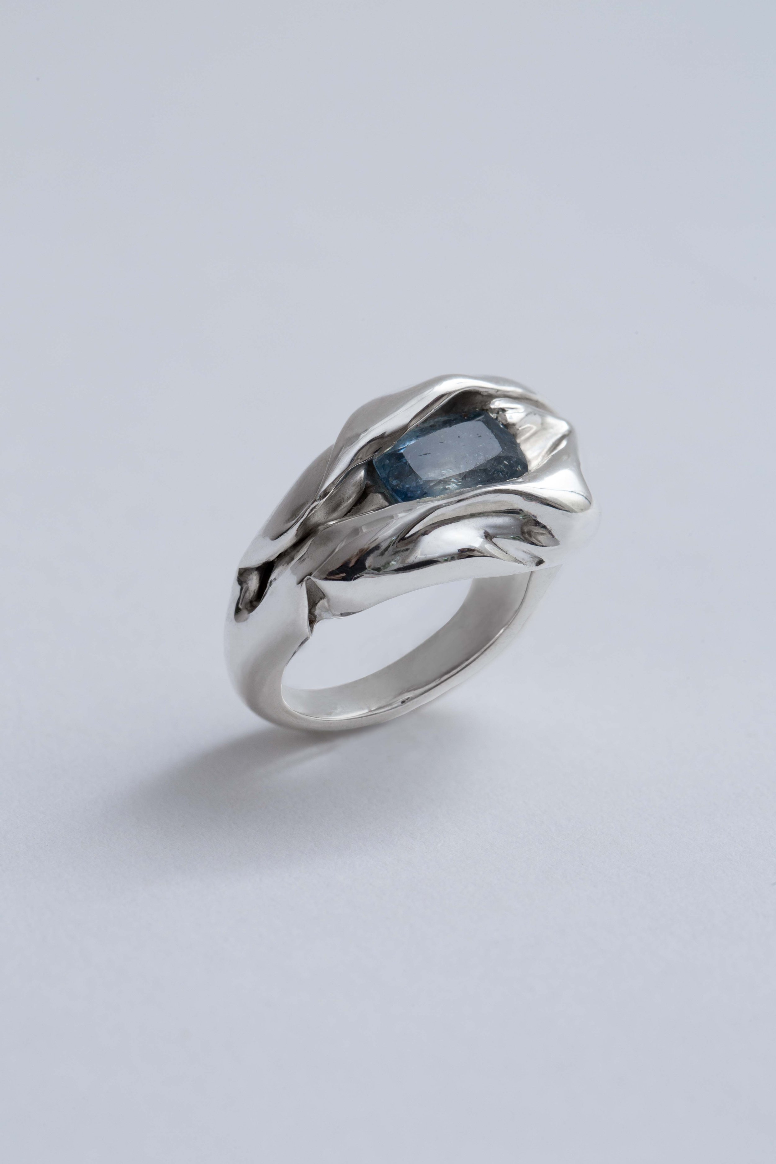 statement-ring-silver-sapphire-silver-ring-julia-bartsch.jpg