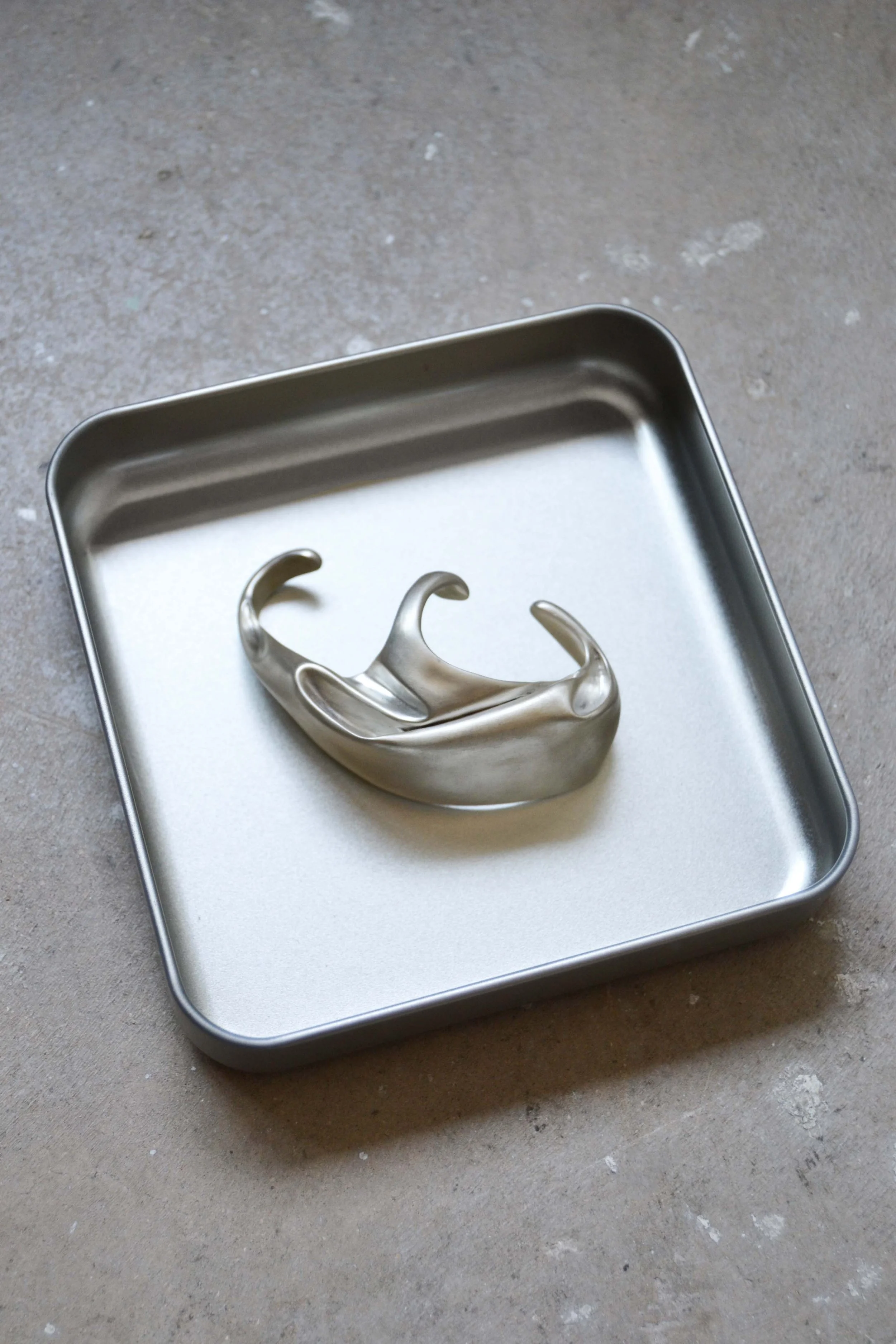 Sculptural fold | Hand sculpture