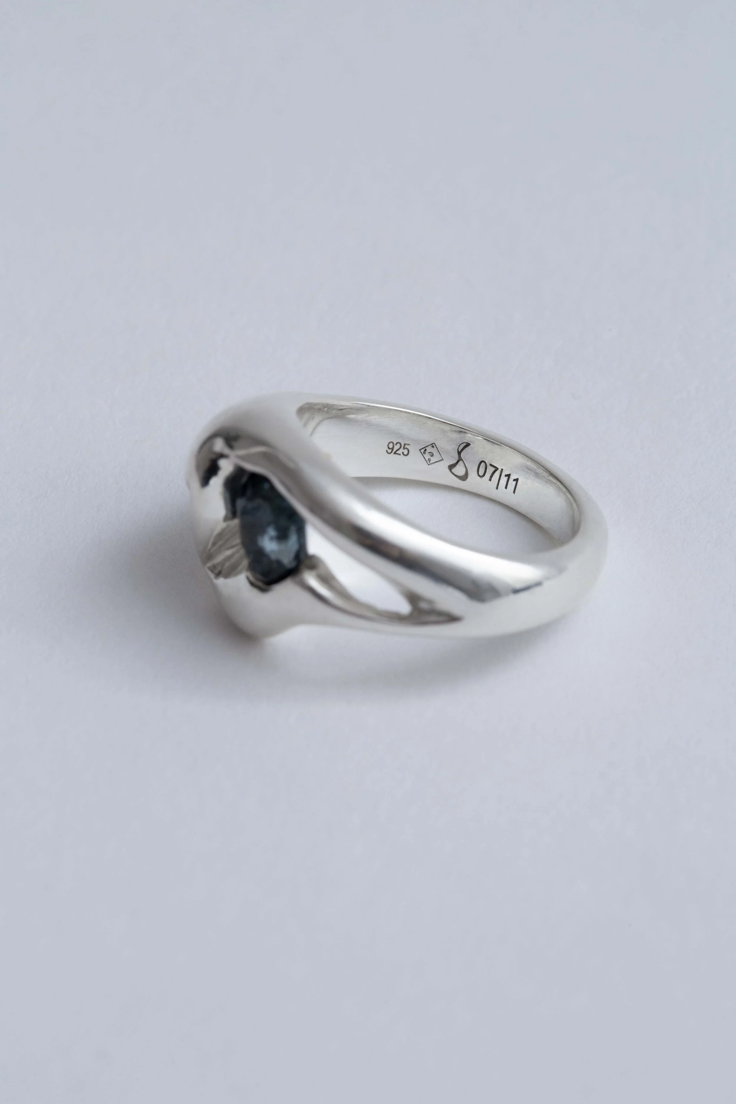 engraved-sapphire-ring-paris-julia-bartsch.jpg