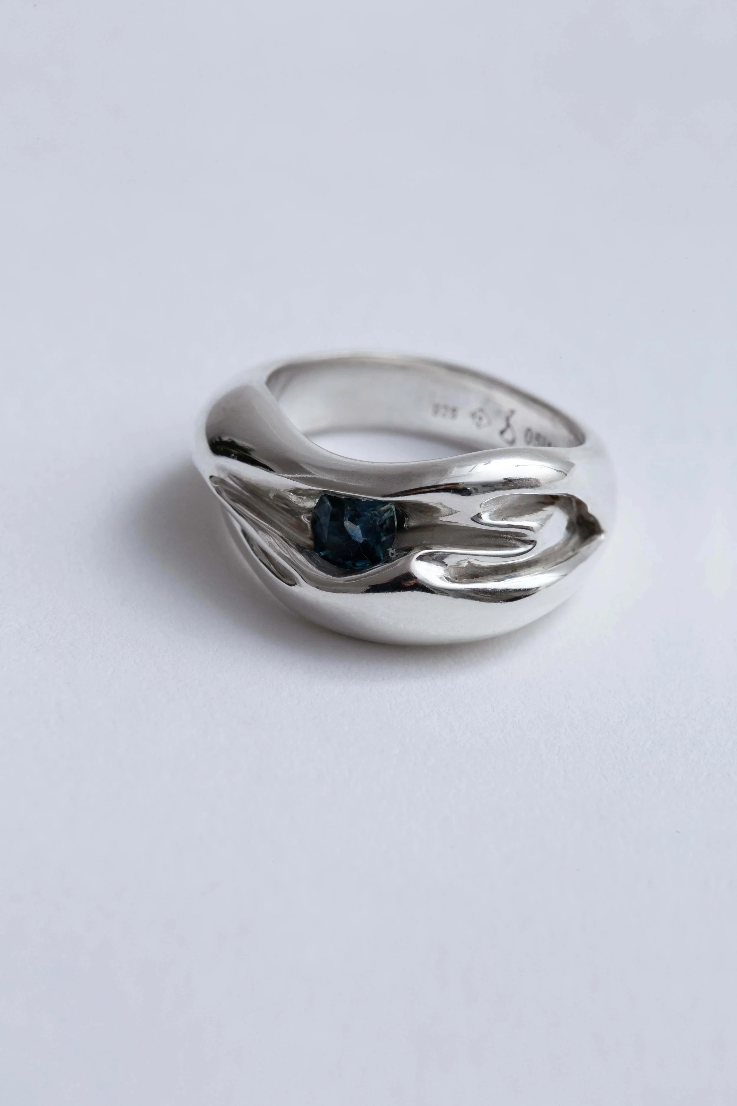 gemstone-square-sapphire-silver-ring-front-julia-bartsch.jpg