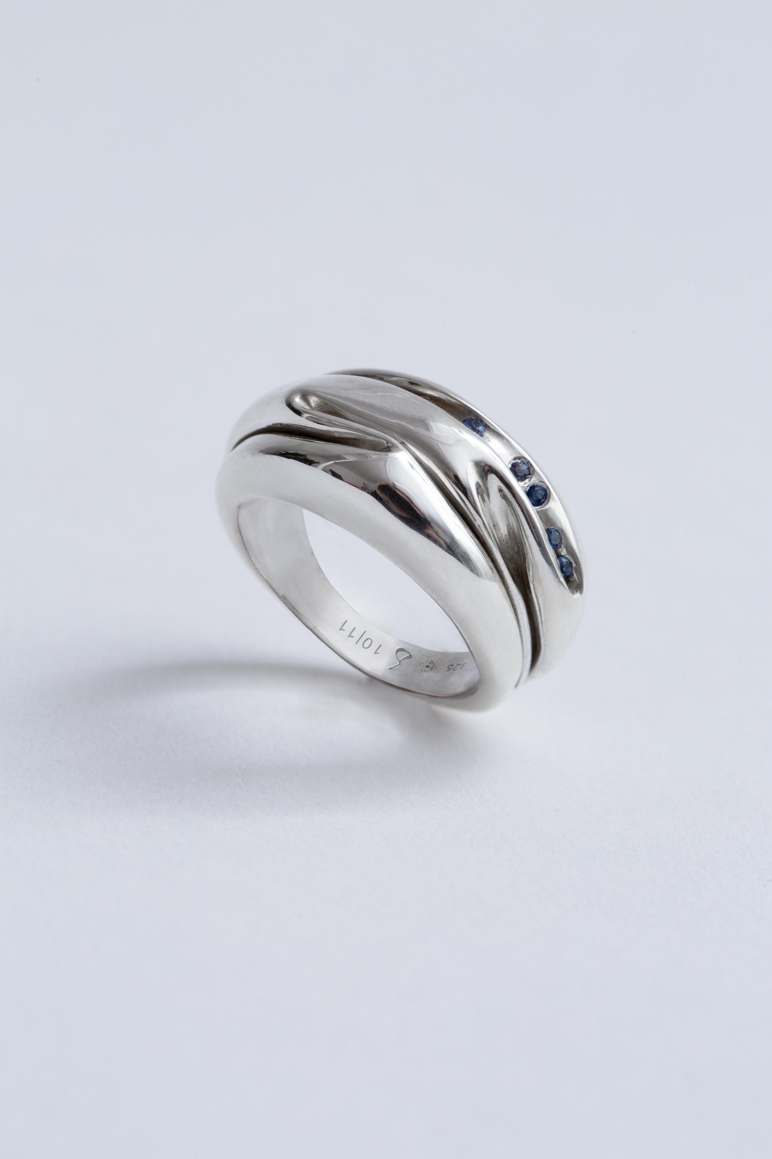 scattered-blue-sapphire-designer-ring-julia-bartsch.jpg