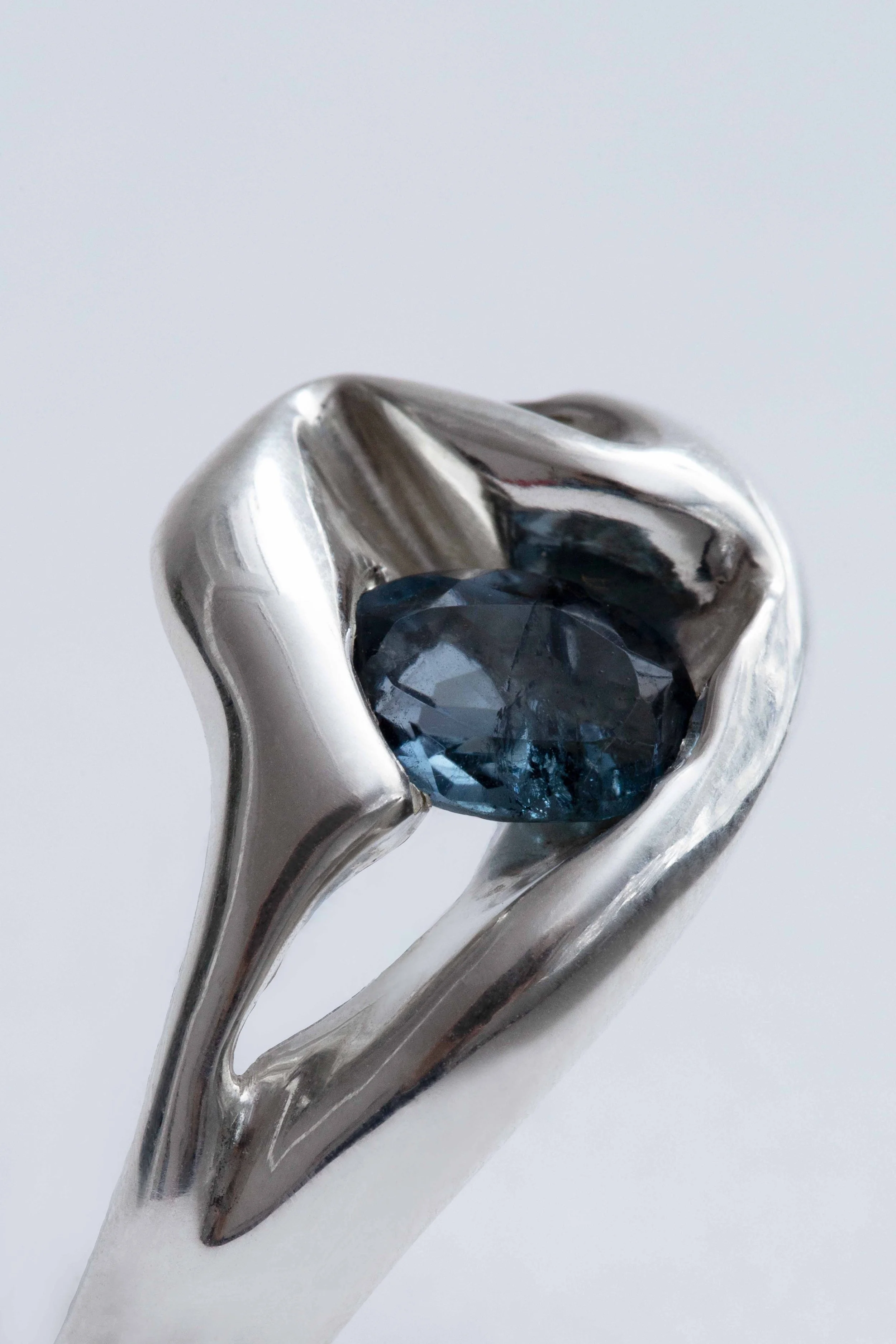 blue-sapphire-gemstone-designer-jewellery-julia-bartsch.jpg