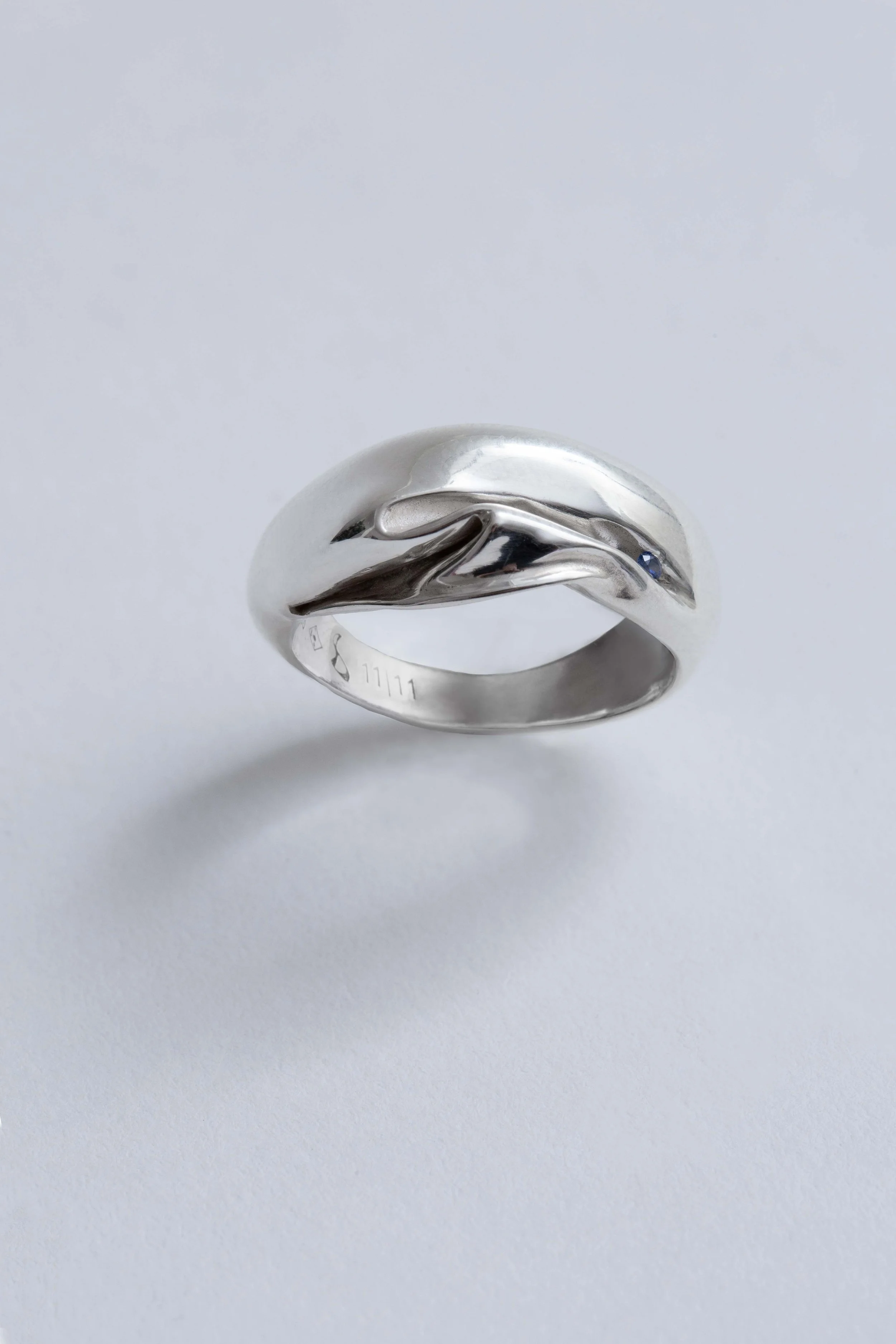 contemporary-fine-jewellery-sapphire-ring-julia-bartsch.jpg