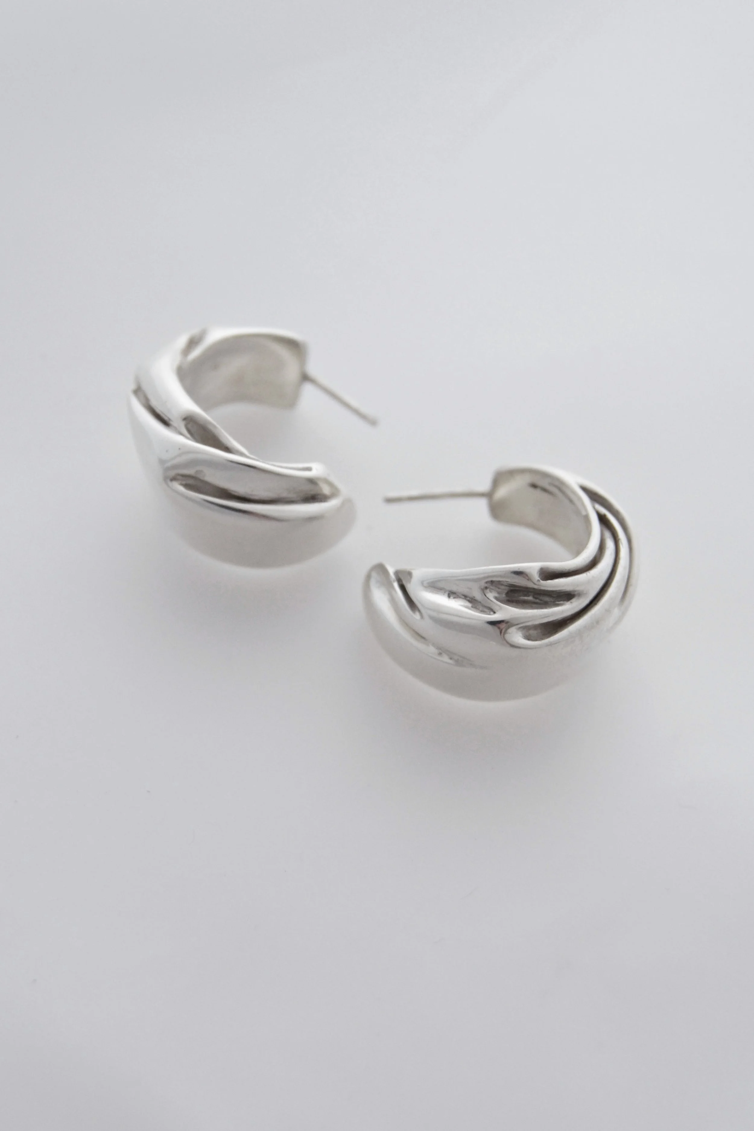 Julia-batrtsch-jewellery-pair-earring-00.jpg