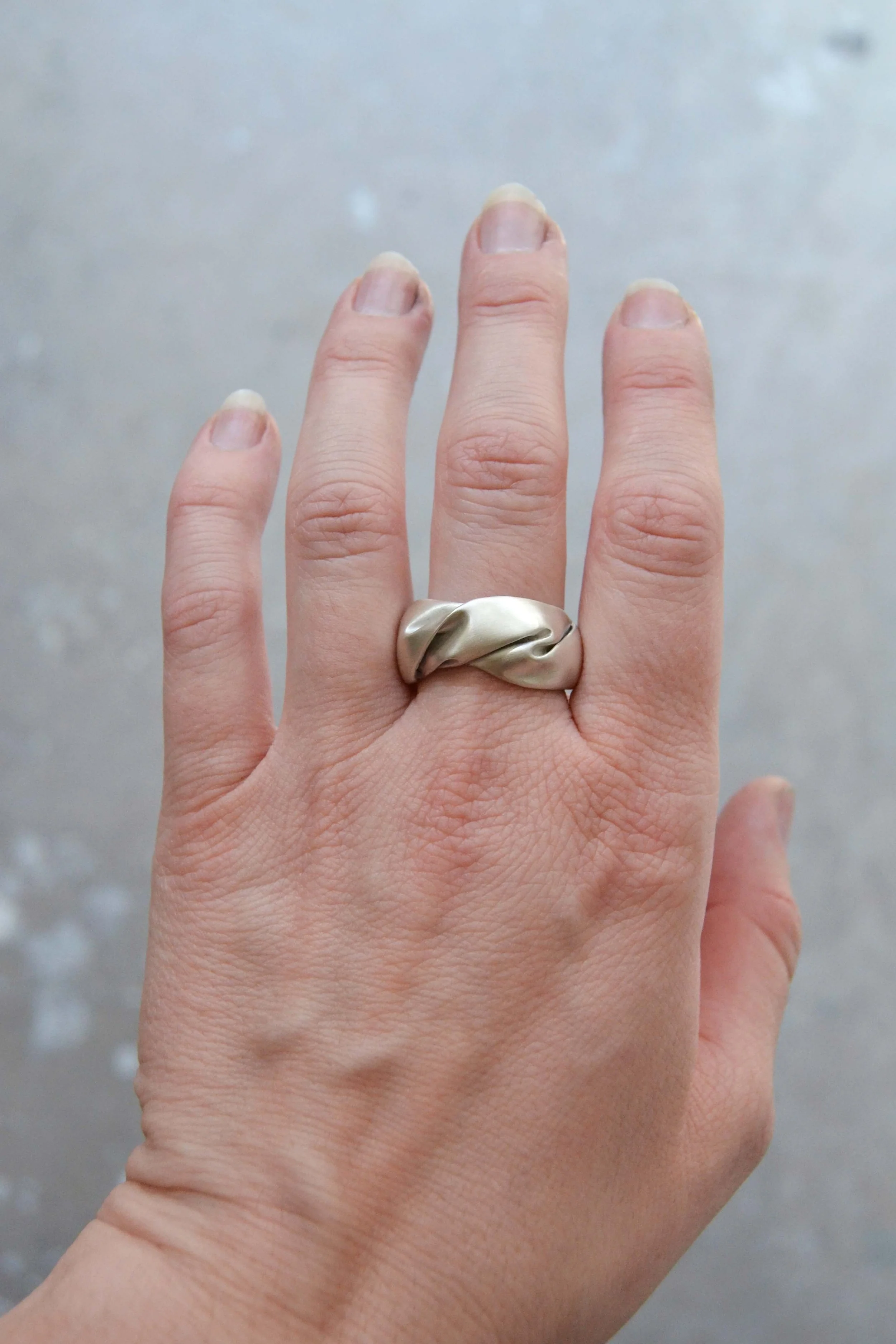 Julia-Bartsch-folded-ring-01.jpg