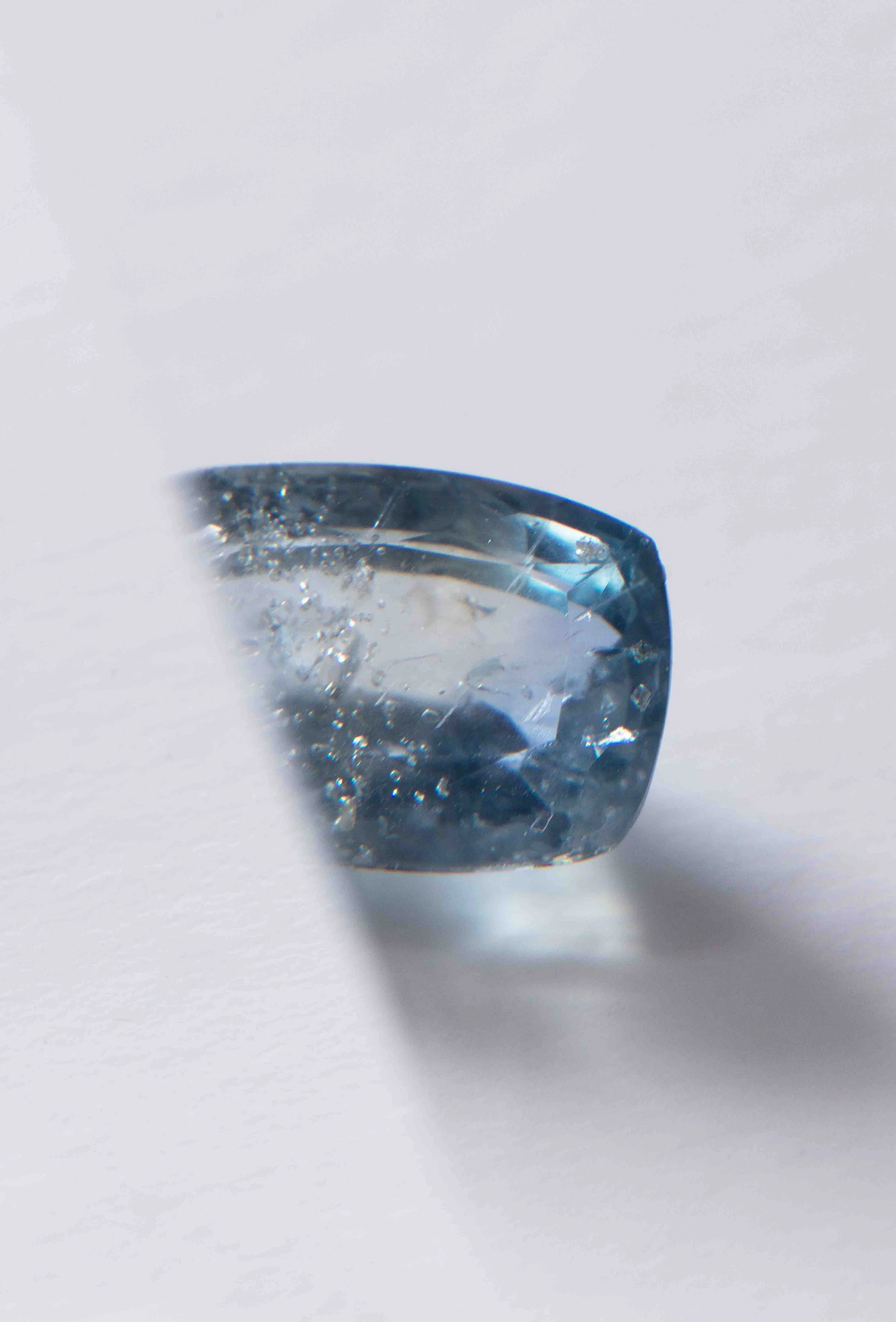 Sapphire-gemstone-precious-jewellery-julia-bartsch.jpg
