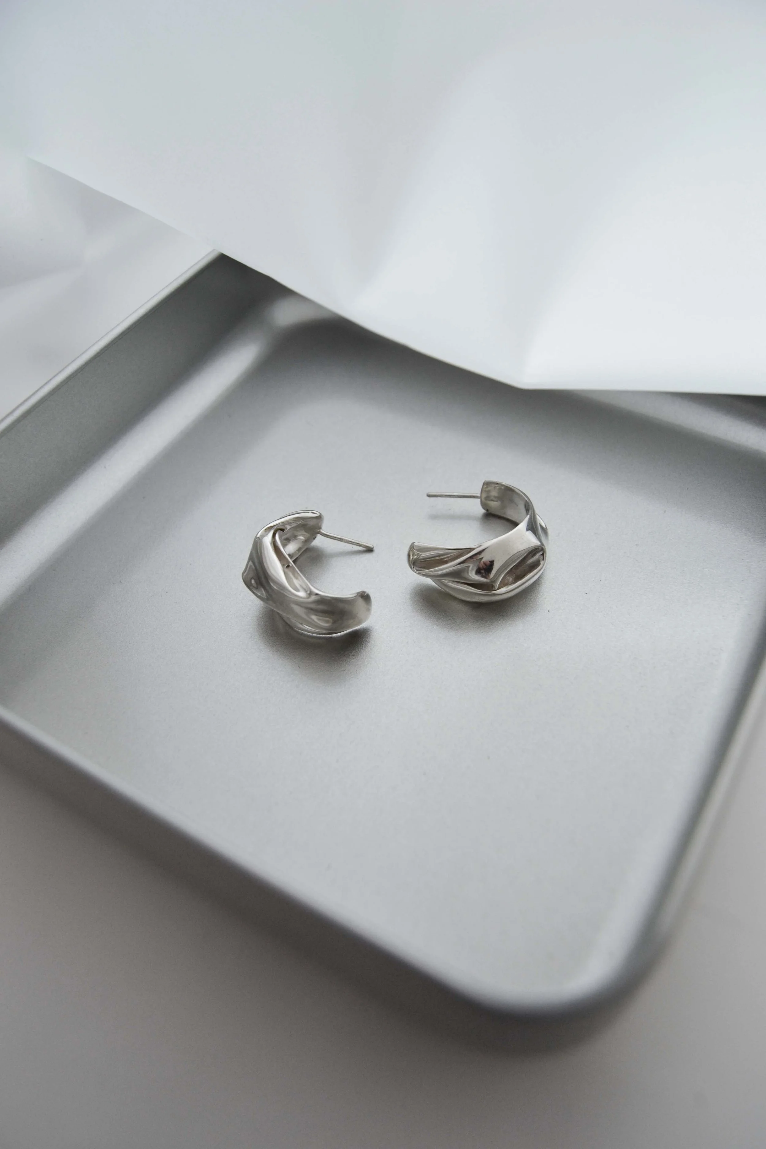 Julia-bartsch-silver-creols-one-of-a-kind-handcrafted-paris-2.jpg