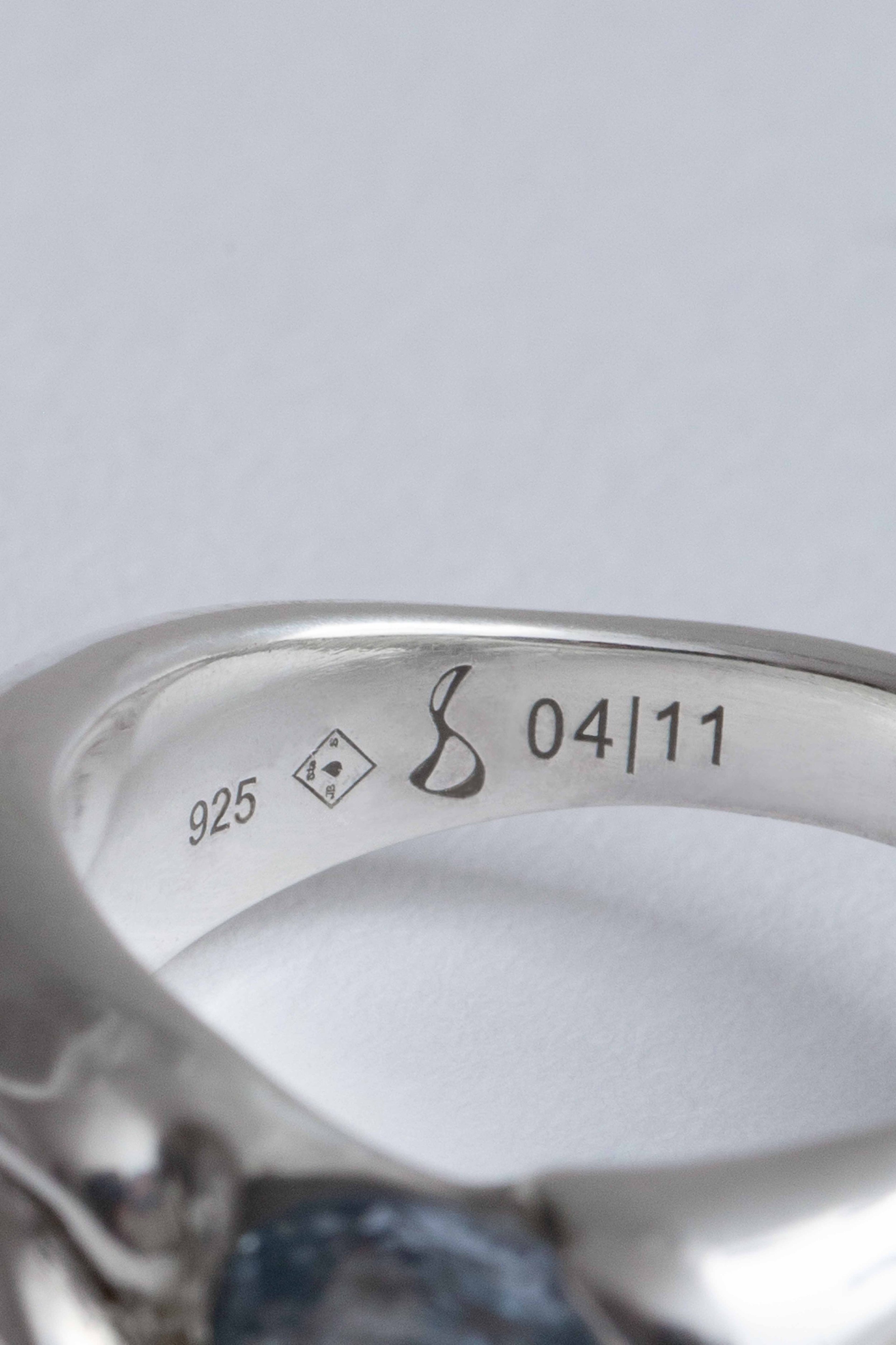 engraved-sapphire-ring-pale-stone-julia-bartsch.jpg
