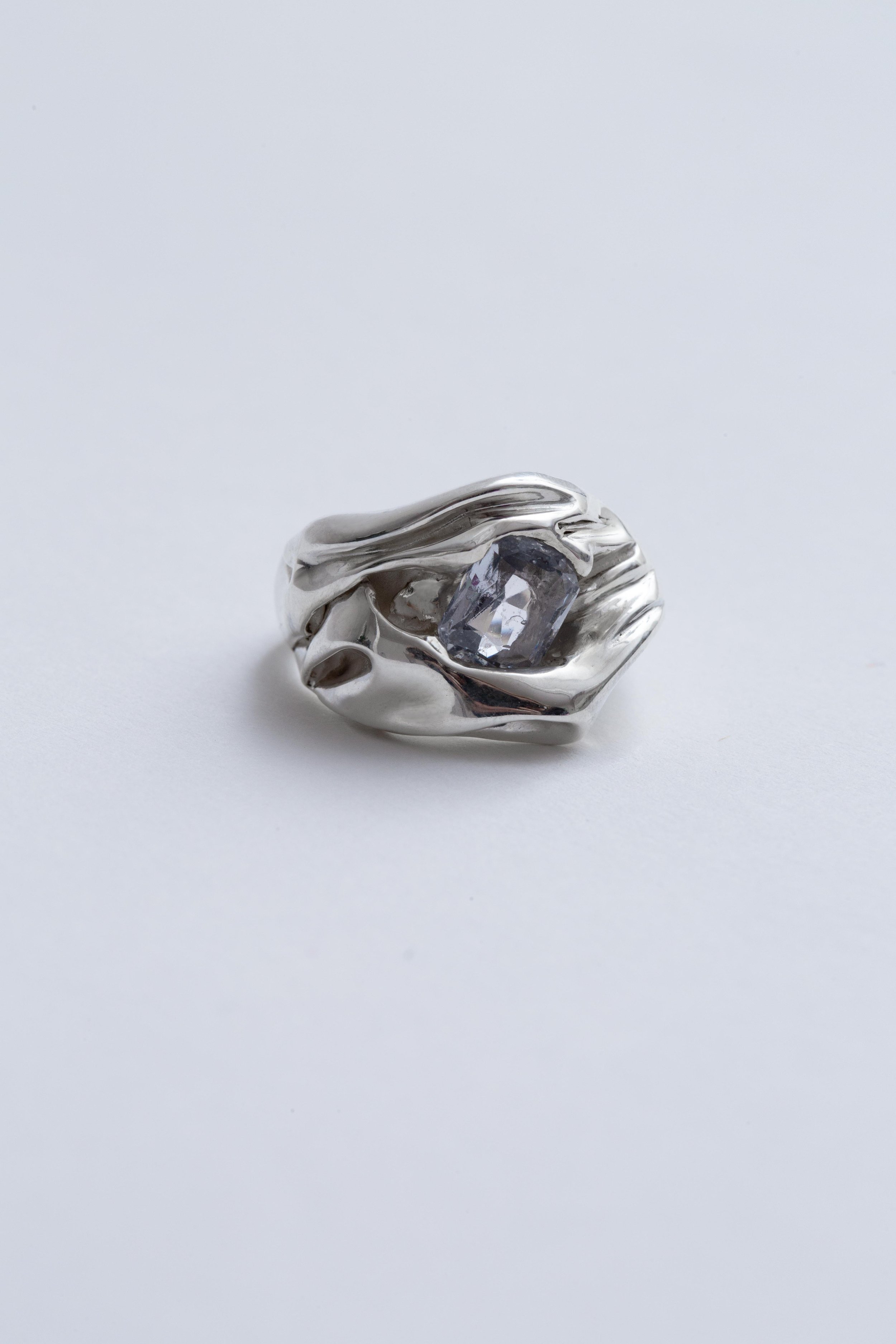 blue-sapphire-sterling-silver-ring-front-side-julia-bartsch.jpg