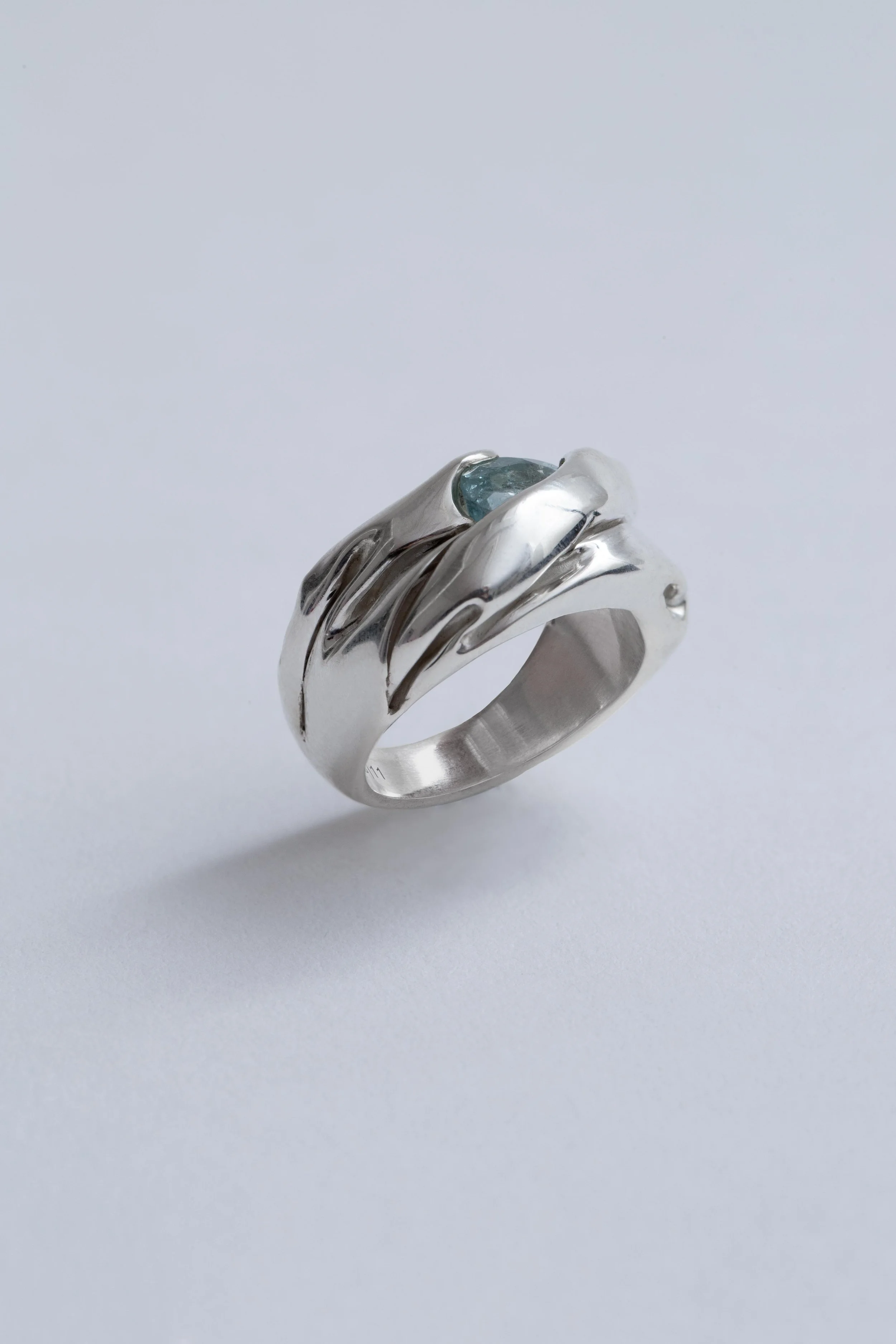 twisted-design-sapphire-silver-ring-julia-bartsch.jpg