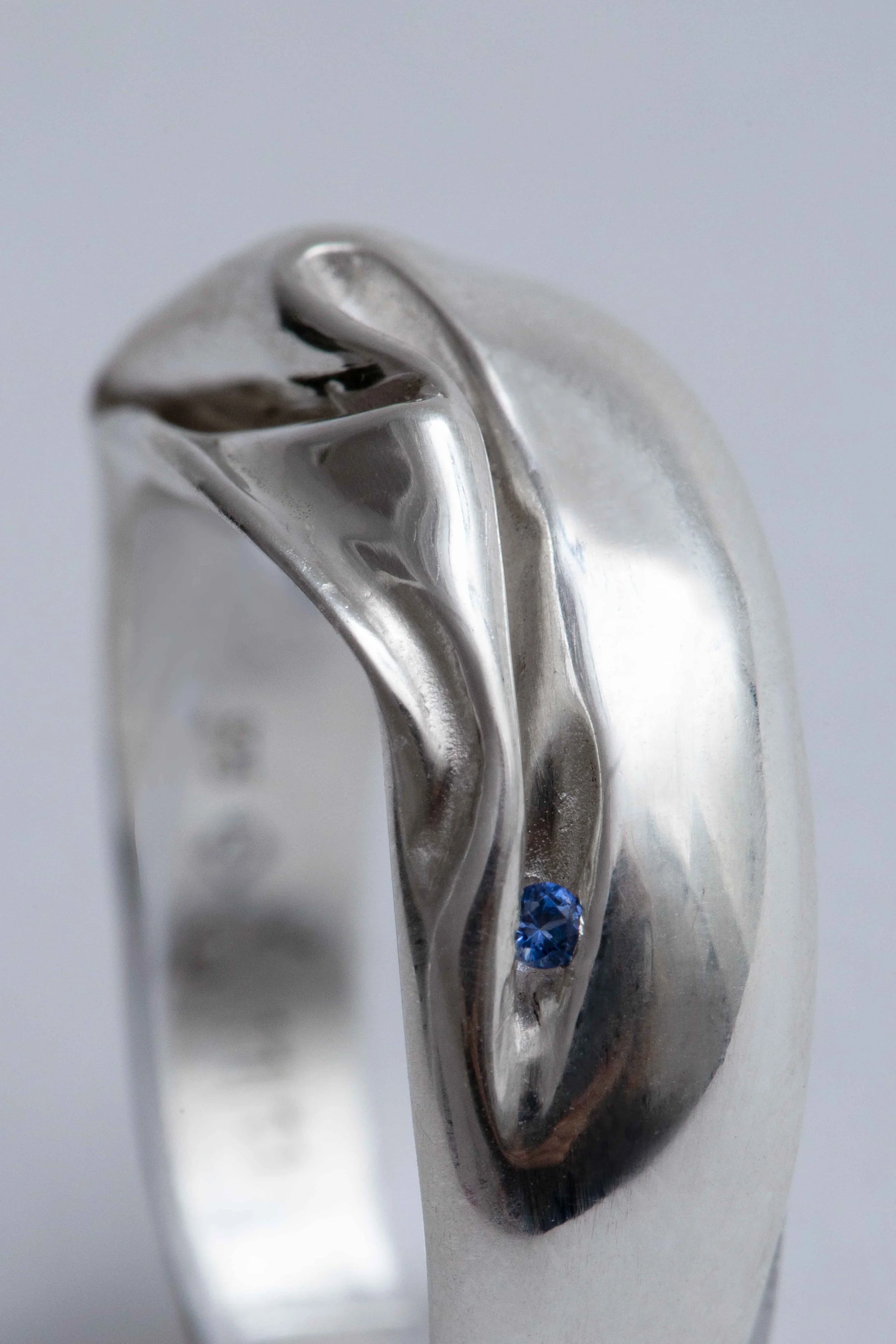 artisan-jewellery-sapphire-ring-julia-bartsch.jpg