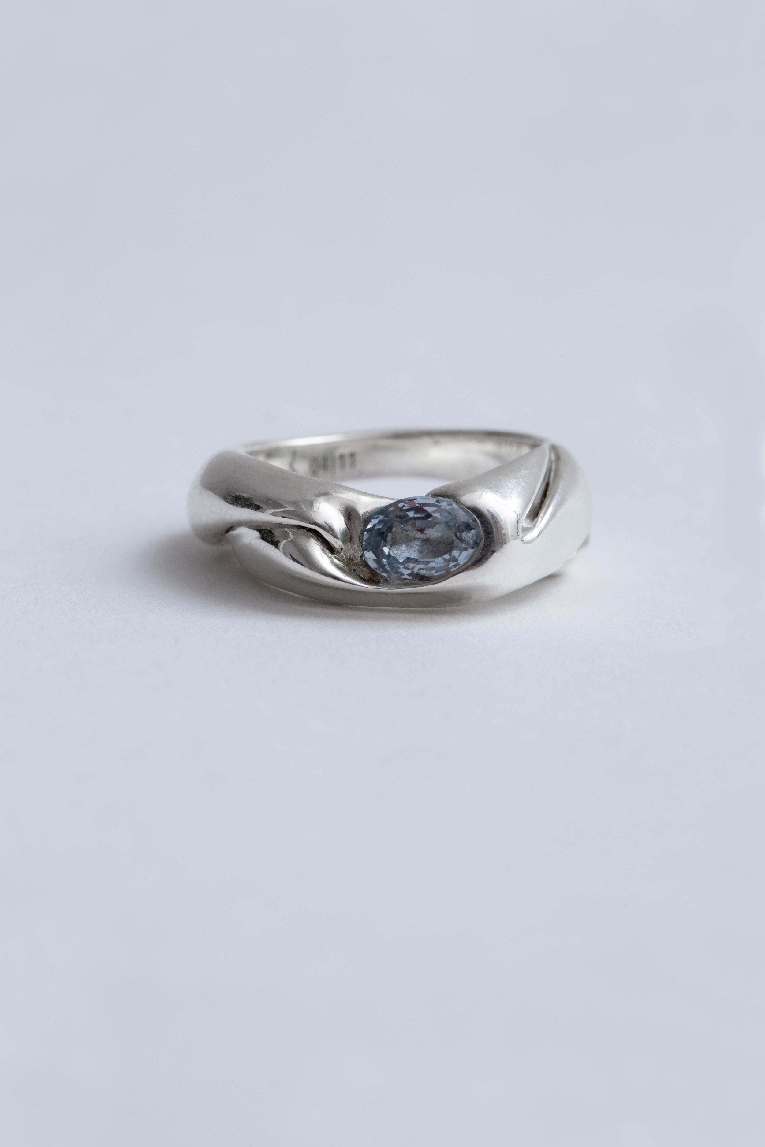 pale-sapphire-engagement-ring-paris-julia-bartsch.jpg