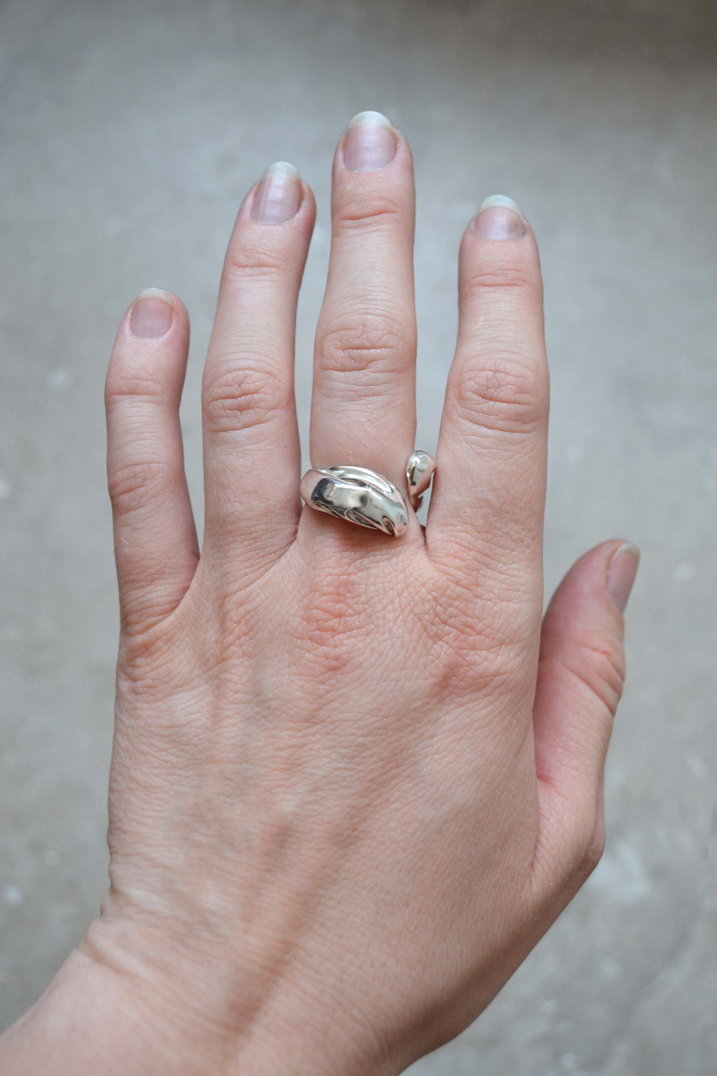 Julia-bartsch-jewellery-atelier-open-fold-ring-03.jpg