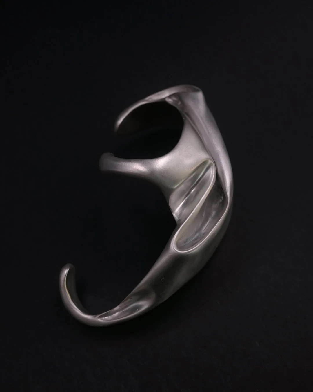 contemporary-folded-hand-sculpture-julia-bartsch.jpg