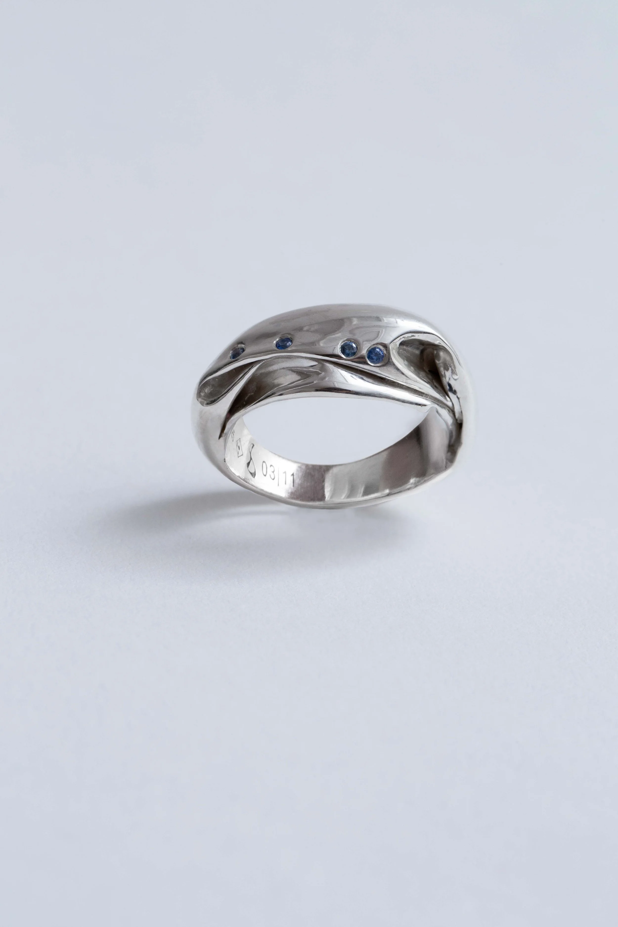 scattered-sapphire-sterling-silver-ring-front-julia-bartsch.jpg