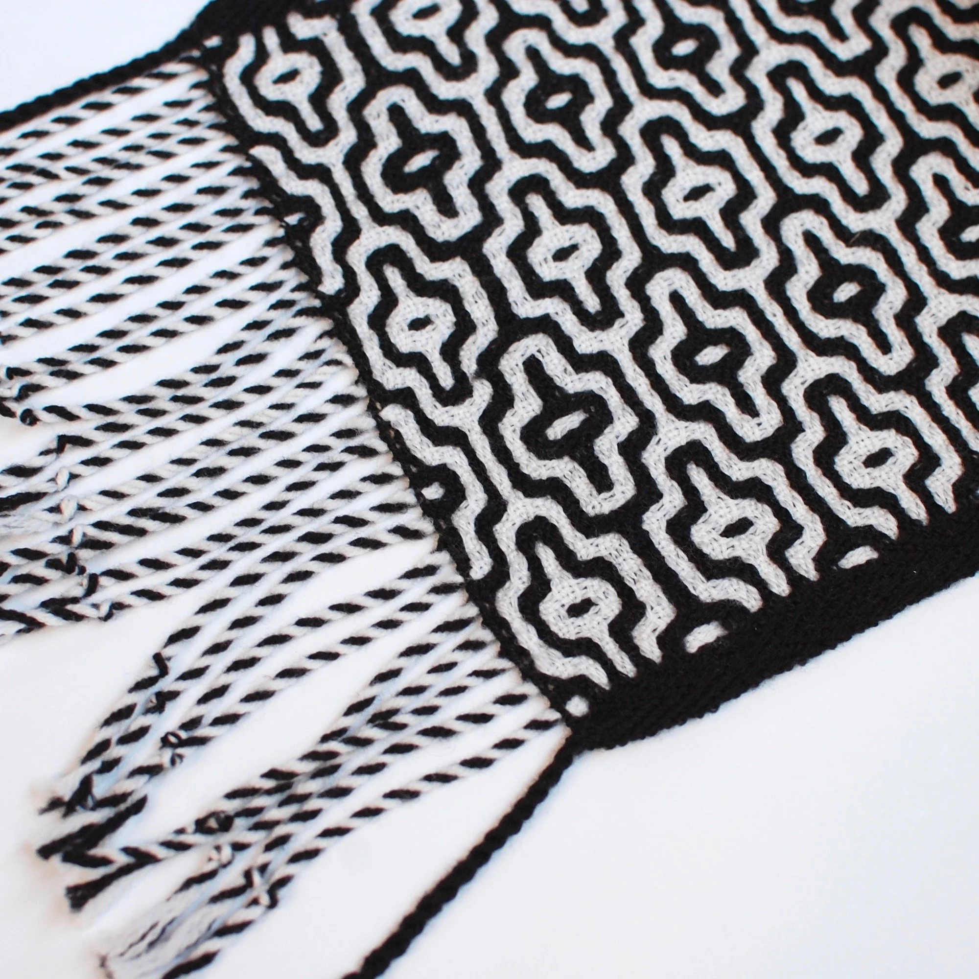Black and white scarf. Hand woven
