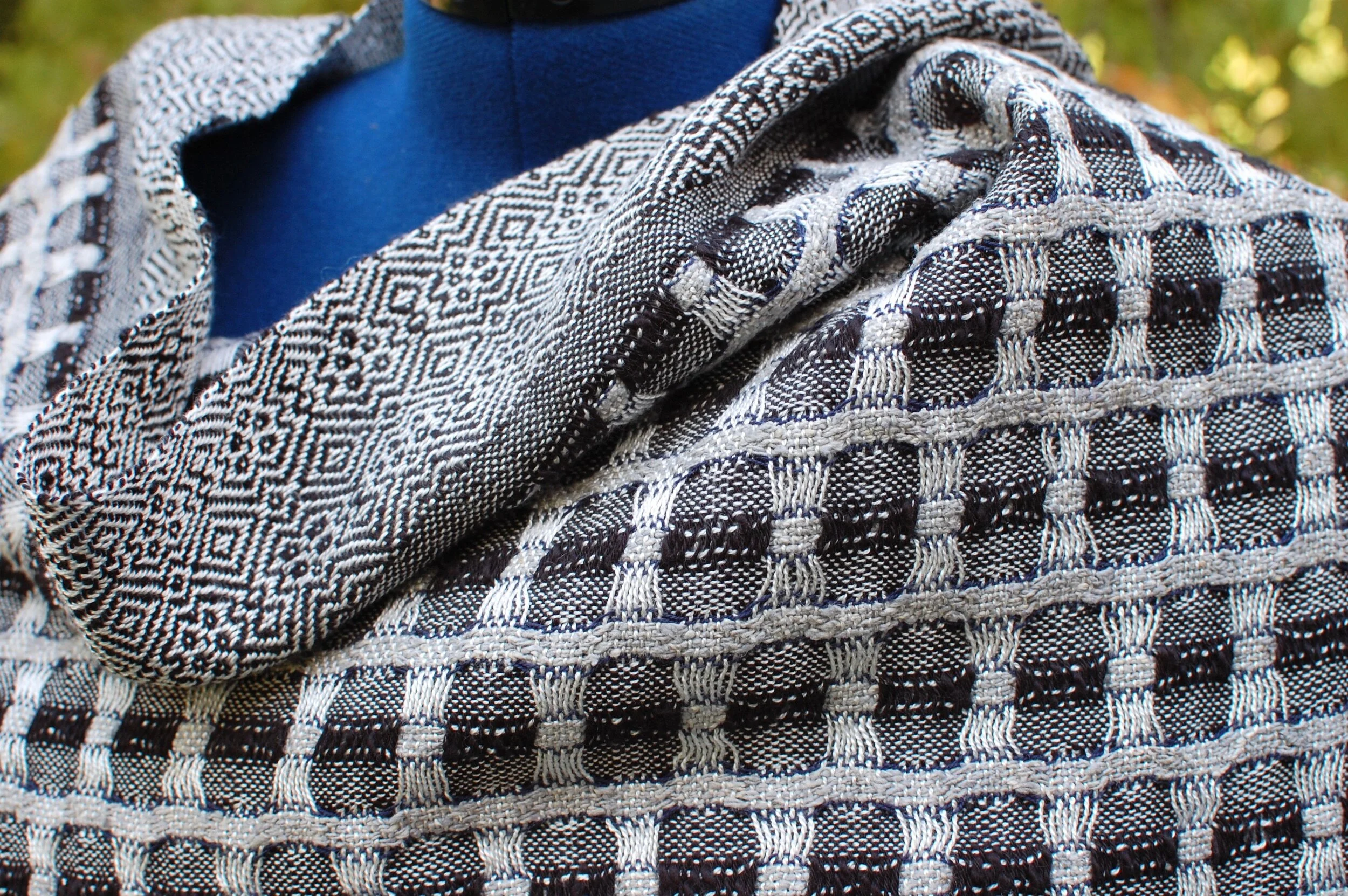 Twill and deflected doubleweave blanket shawl