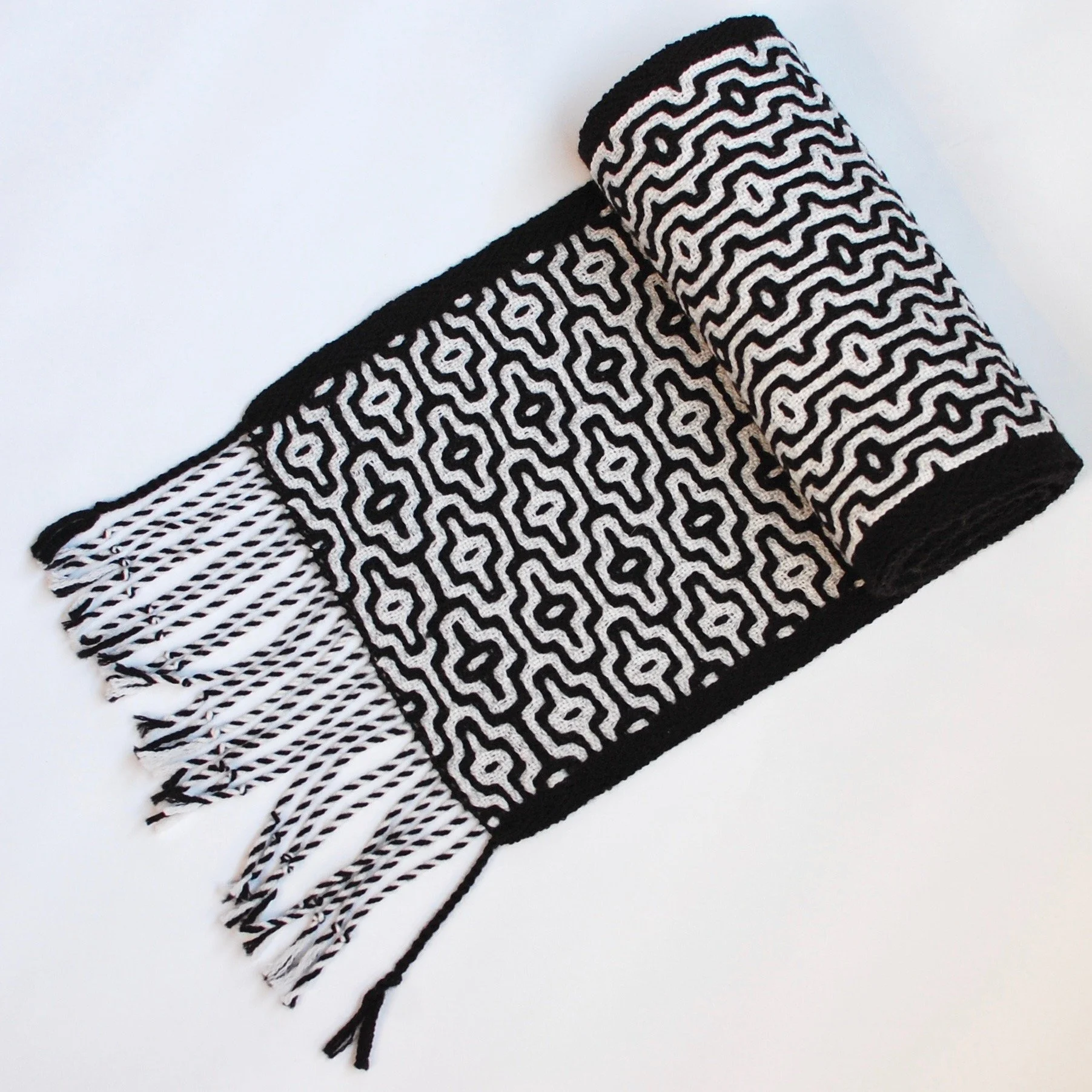 Merino black and white scarf