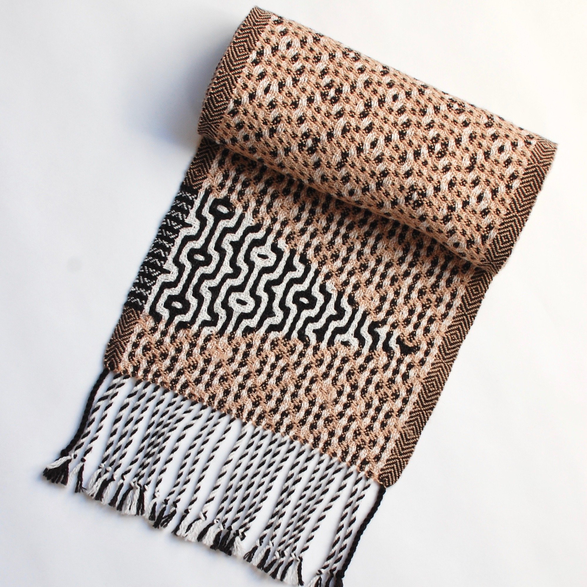 Tau[e black and white handwoven scarf