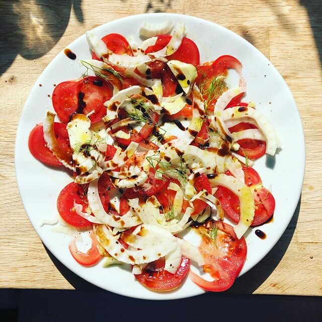 Such a pretty plate! Fennel and tomato salad &hearts;️&hearts;️&hearts;️ #lockdown #london #onceachefalwaysachef