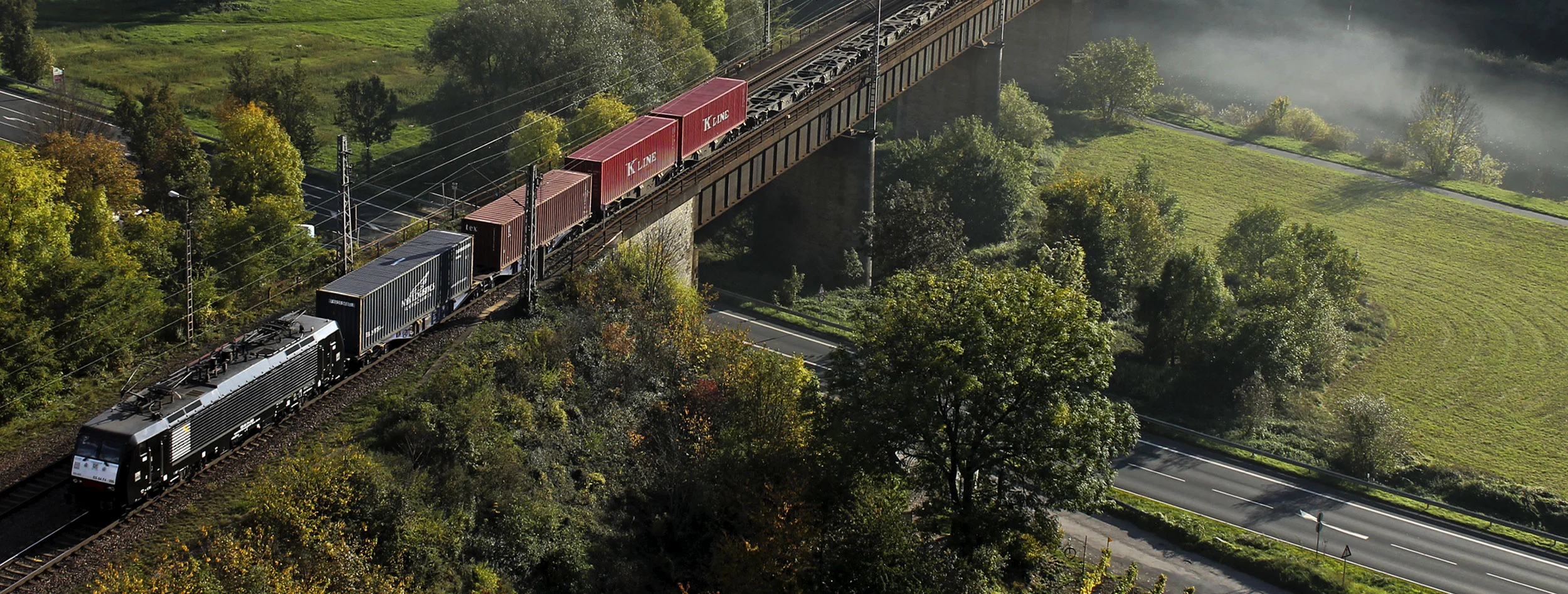 Photography: Joram Blomkwist / Graphic Design: alt-8.com - nouch / Rail Force One