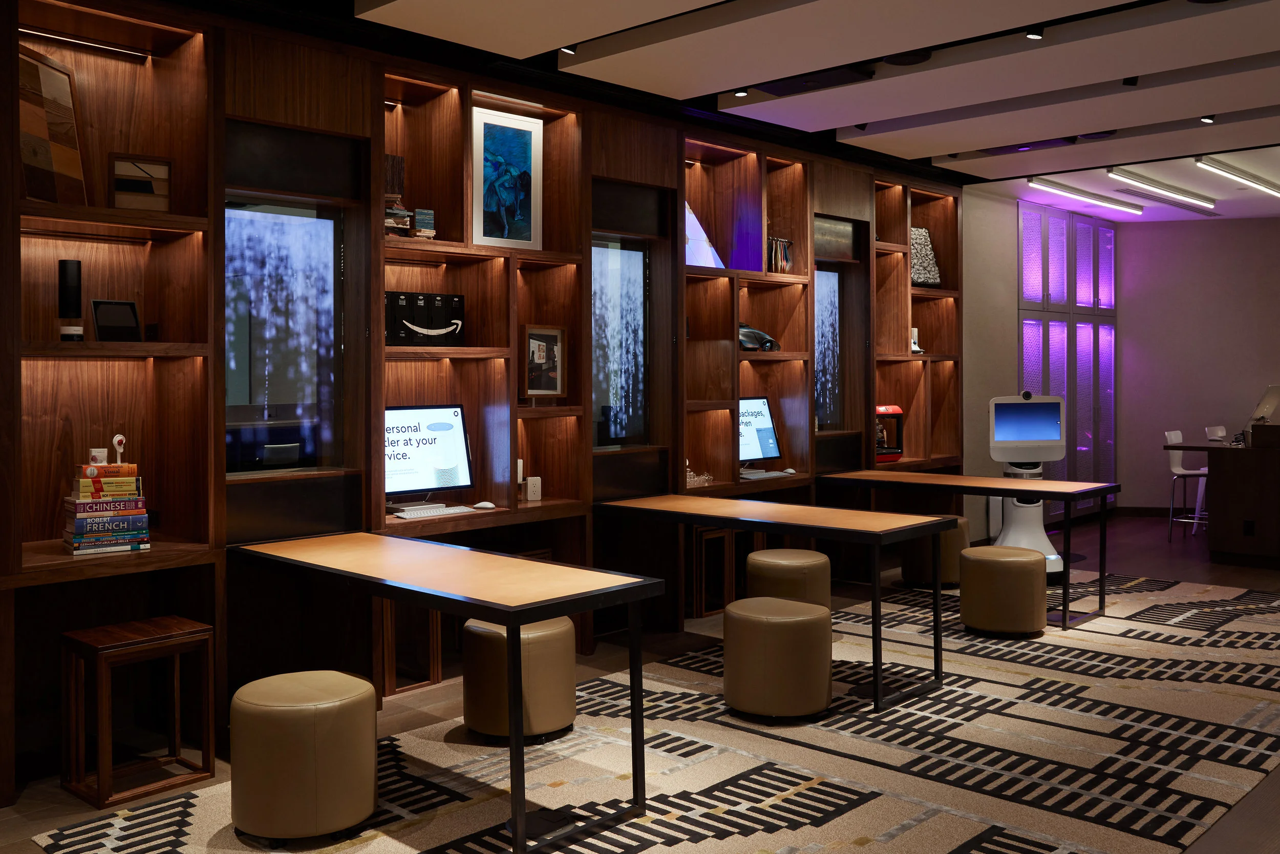 171108_HiltonInnovationGallery_Shot3_116.jpg