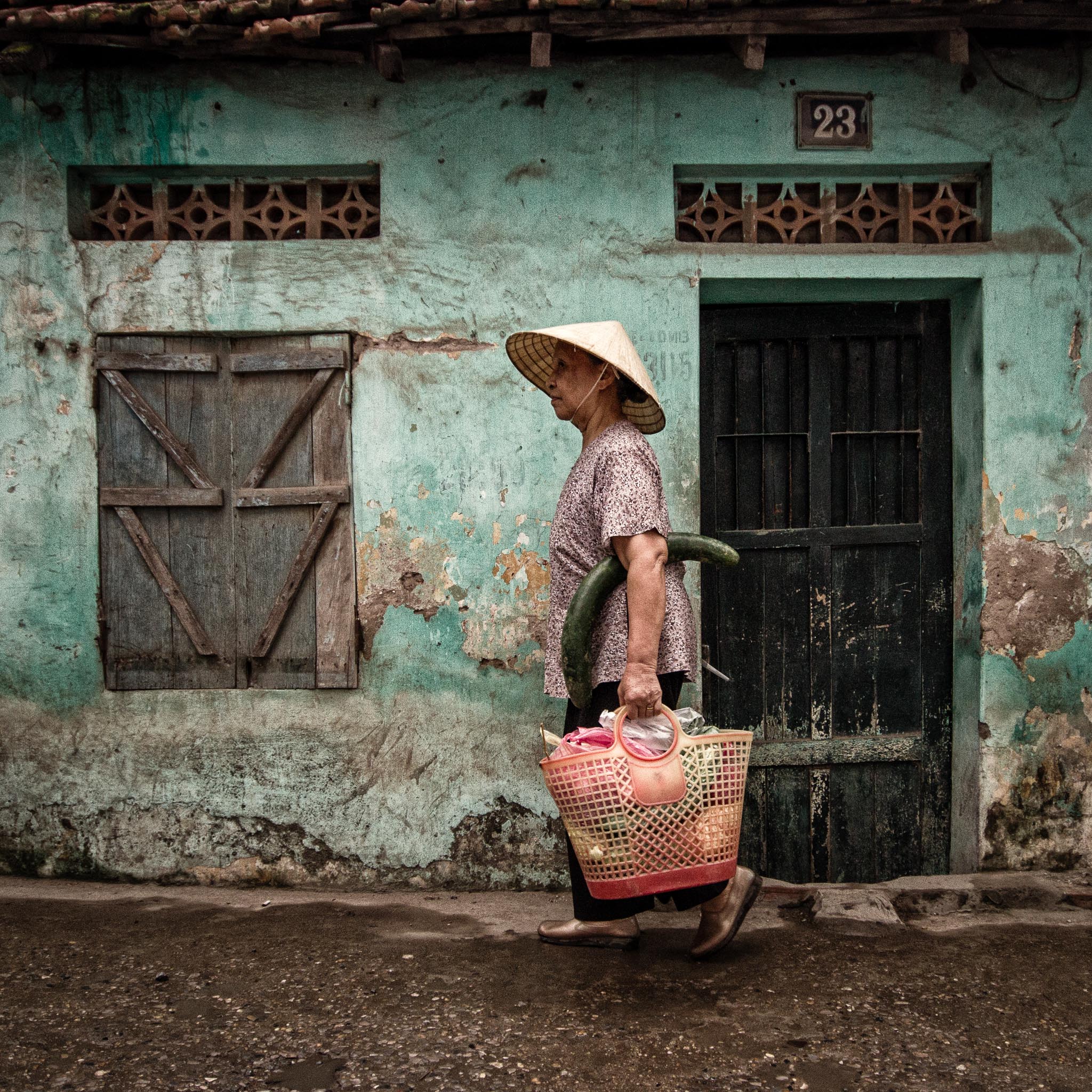 Lady at no.23 ... Though visually interesting and catchy due to the strong color, this really is just a lady walking down the street. Not sure what exactly I'm missing here, but this image proved to be highly popular in social media.