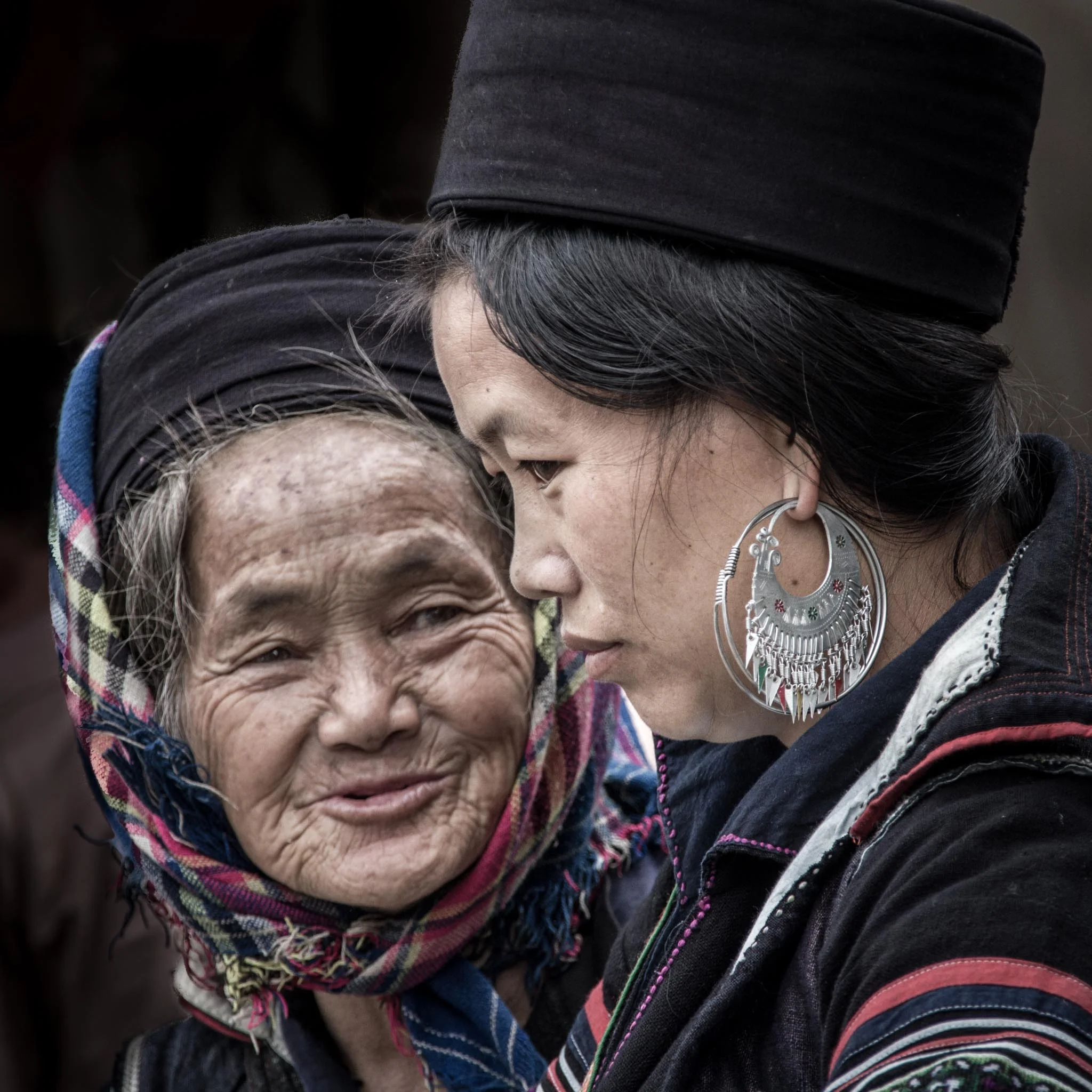 Black H'mong Ladies in SaPa (Vietnam)