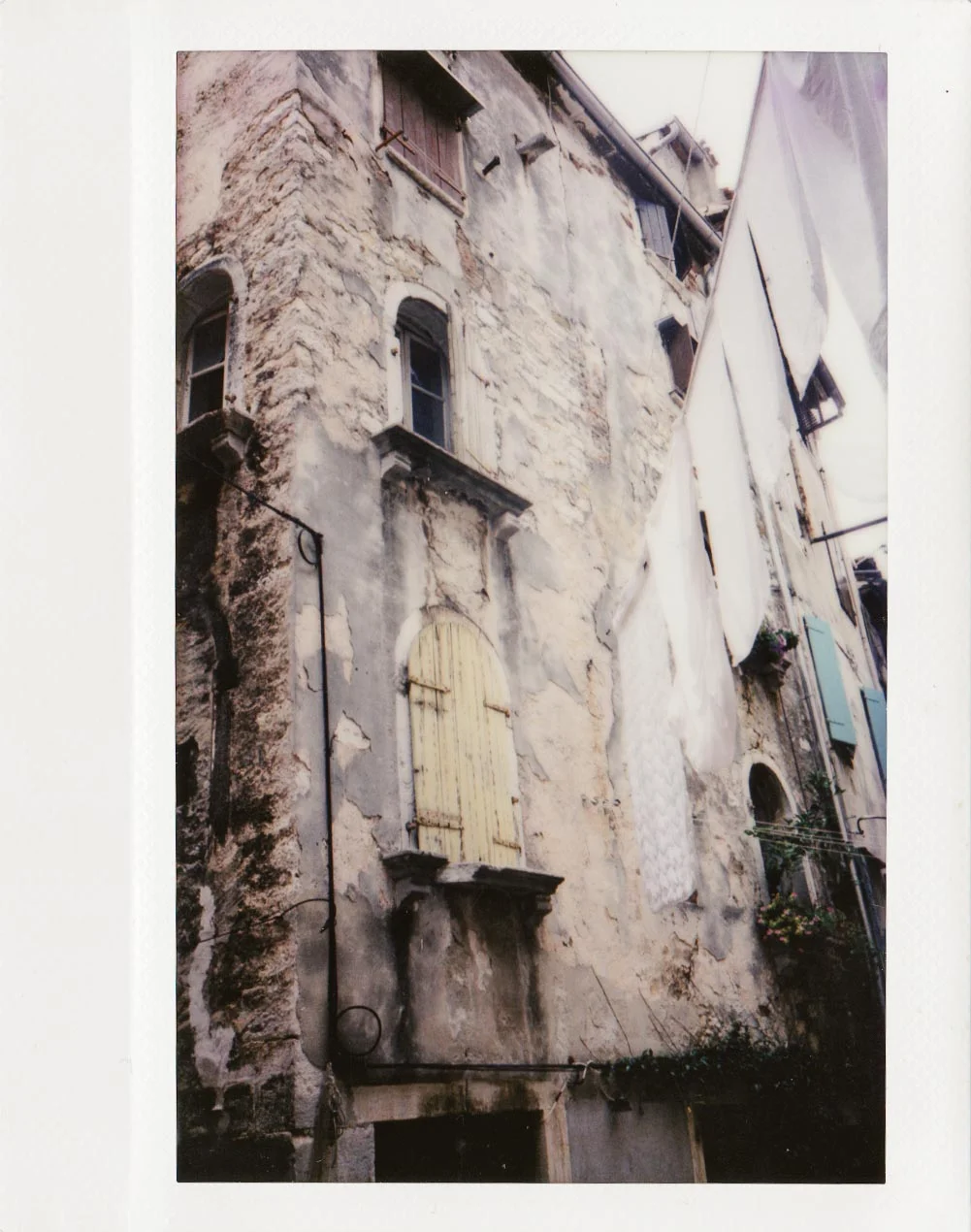 Rovinj, Croatia. When scenes have too many similar tones, the image tends to lack depth, definition and contrast. 