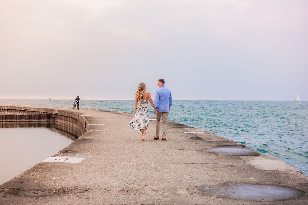 north-ave-beach-chicago-engagement-session (3).jpg