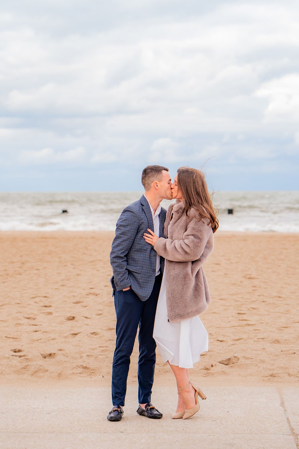 north-avenue-beach-chicago-engagement-session (2).jpg