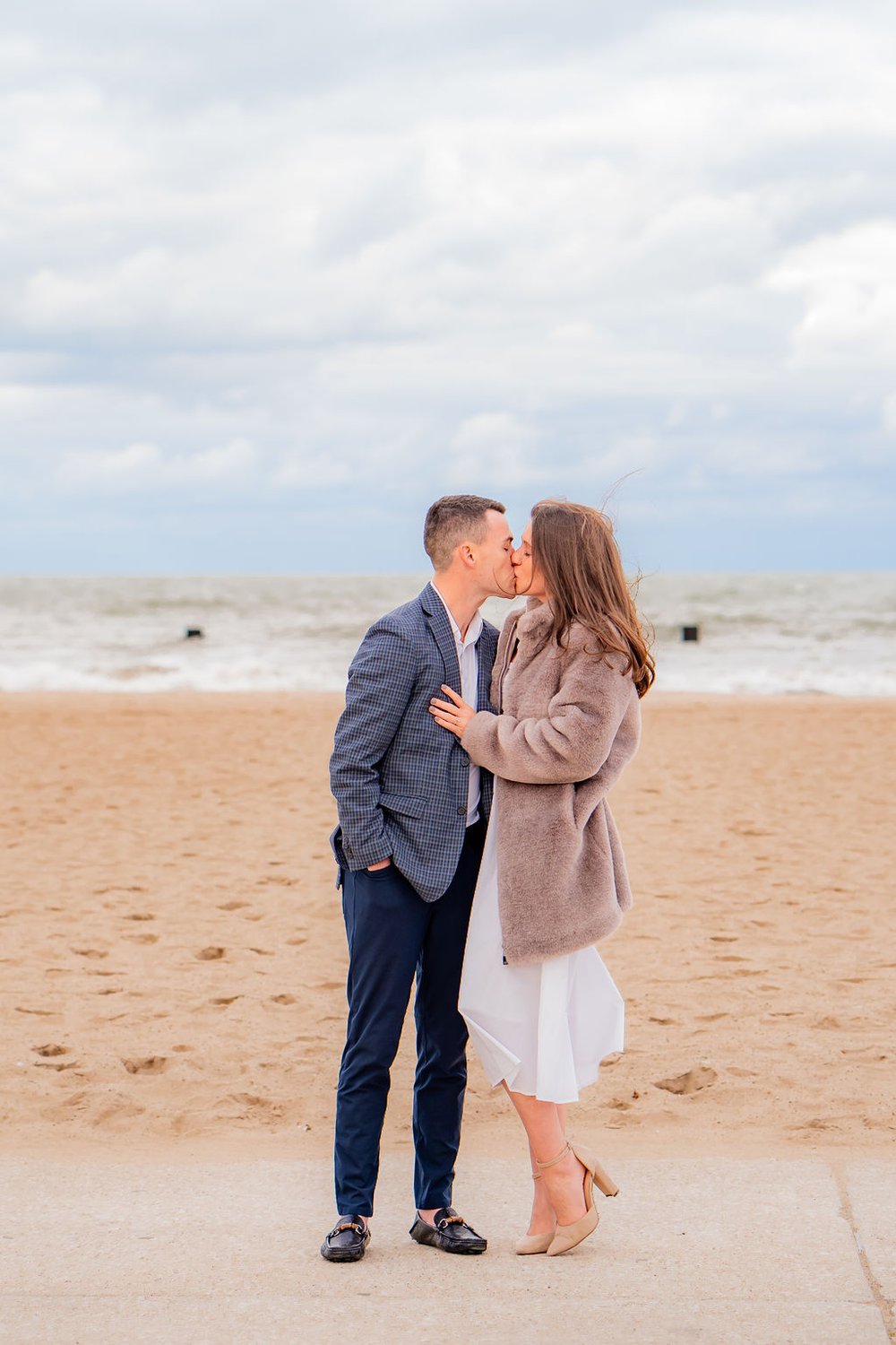 north-avenue-beach-chicago-engagement-session (2).jpg