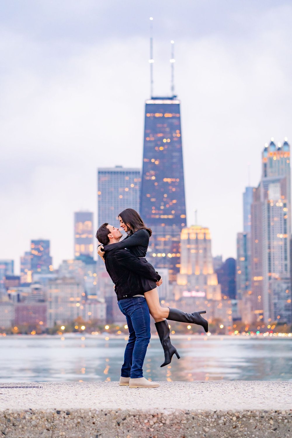 chicago-engagement-photographer-city-skyline.jpg
