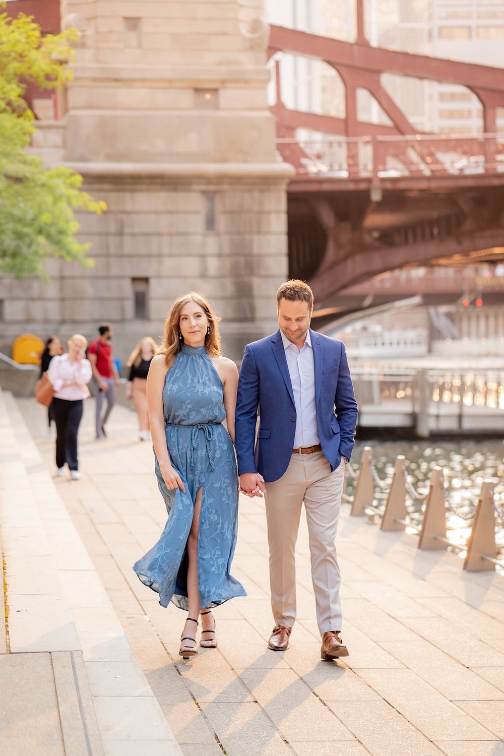 Chicago-River-Walk-Engagement-Photos (2).jpg