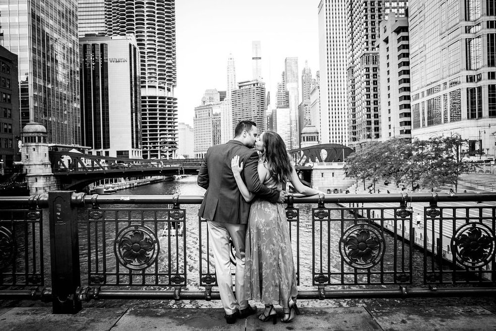 Chicago-River-Walk-Engagement-Photos (6).jpg