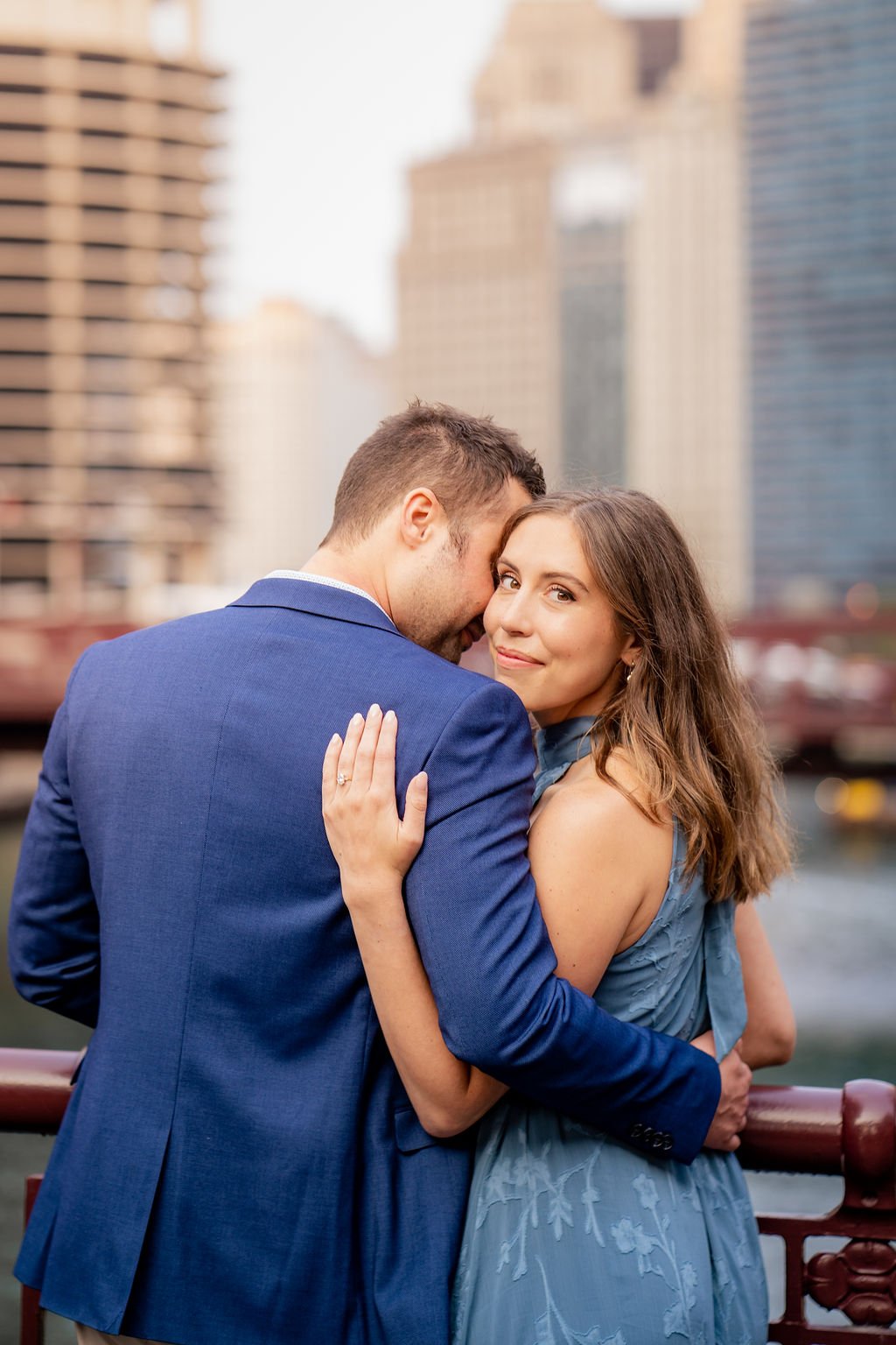 Chicago-River-Walk-Engagement-Photos (7).jpg