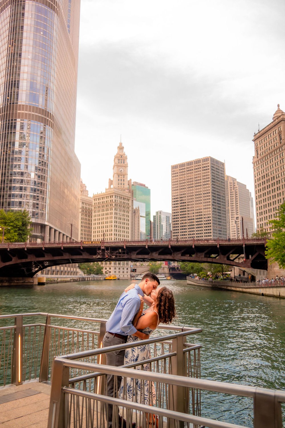 chicago-riverwalk-engagement (10).jpg