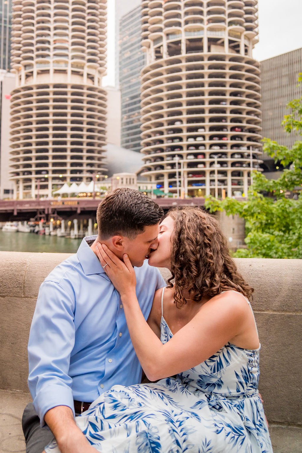 chicago-riverwalk-engagement (12).jpg