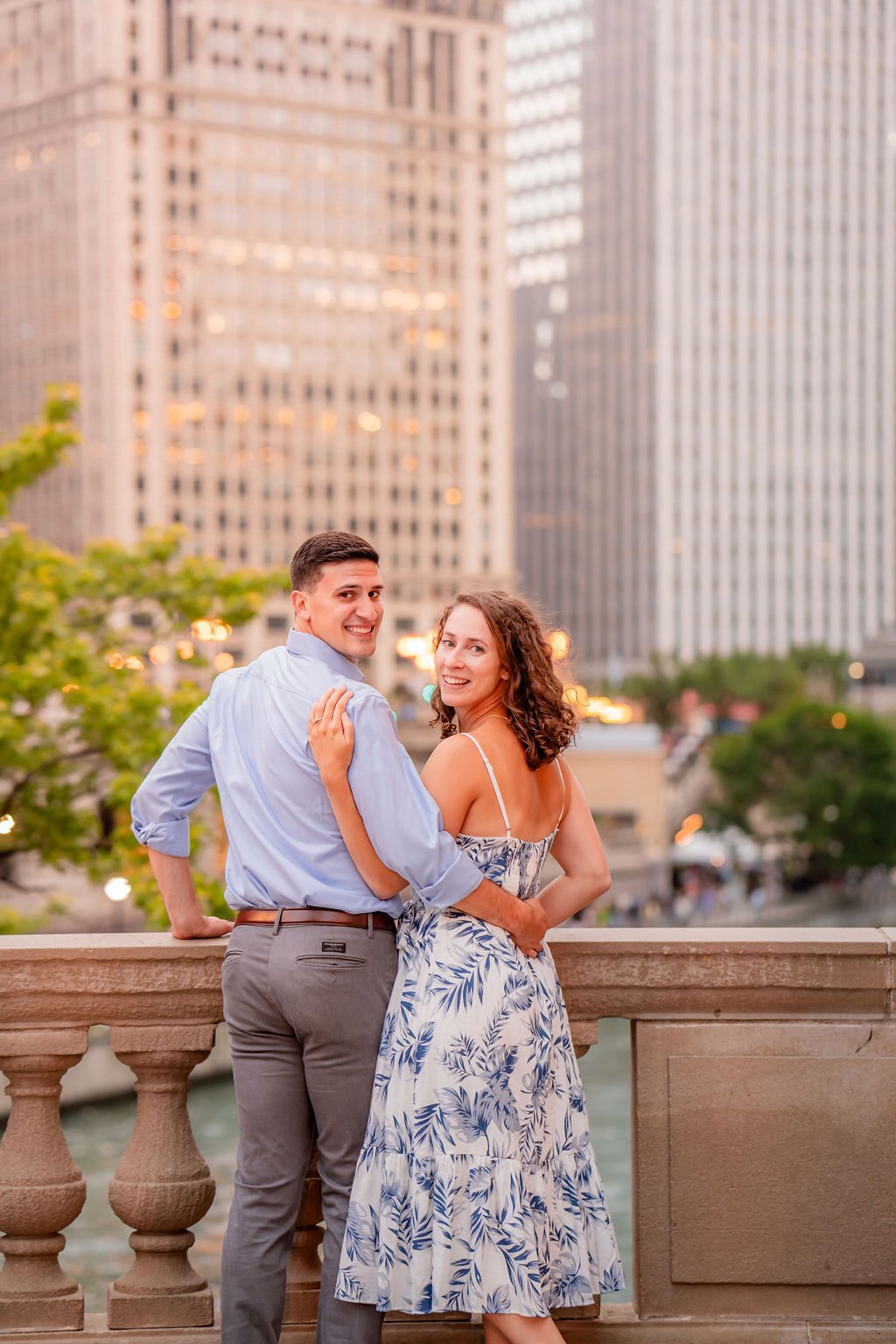 chicago-riverwalk-engagement (13).jpg