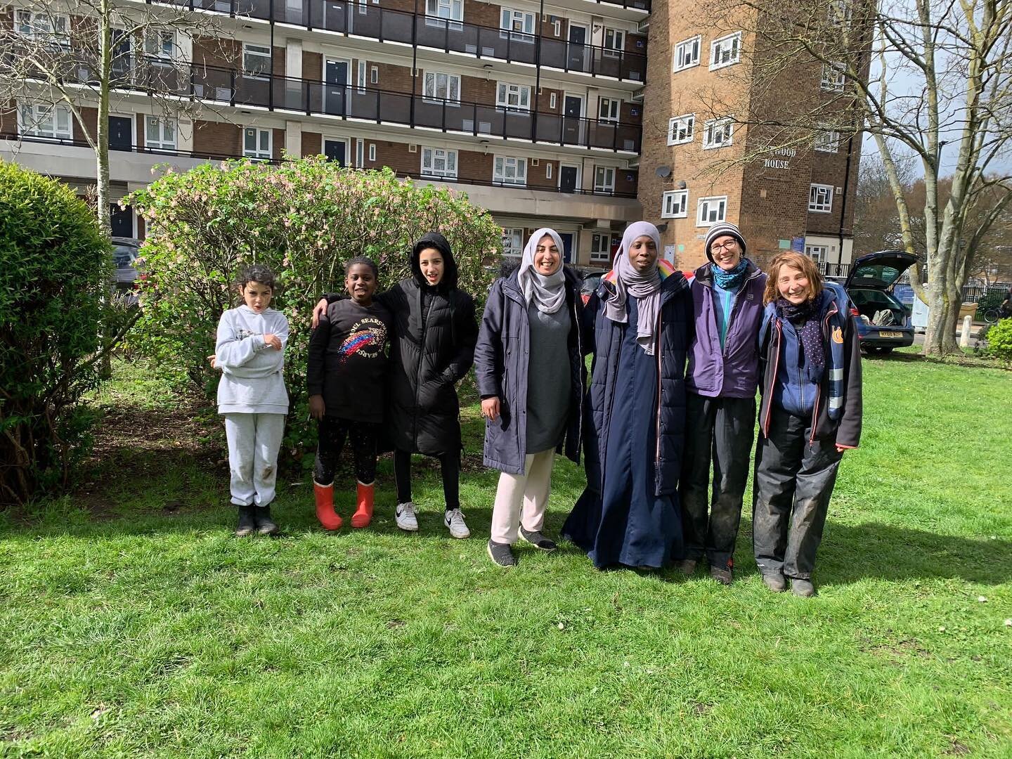 We&rsquo;ve had some residents come out to join us planting pollinators at Roupell Park estate today. Look out for the next workshops coming up over the next few months. @iamorsetta 

________________________
#biodiversity #permaculture #gardening #p