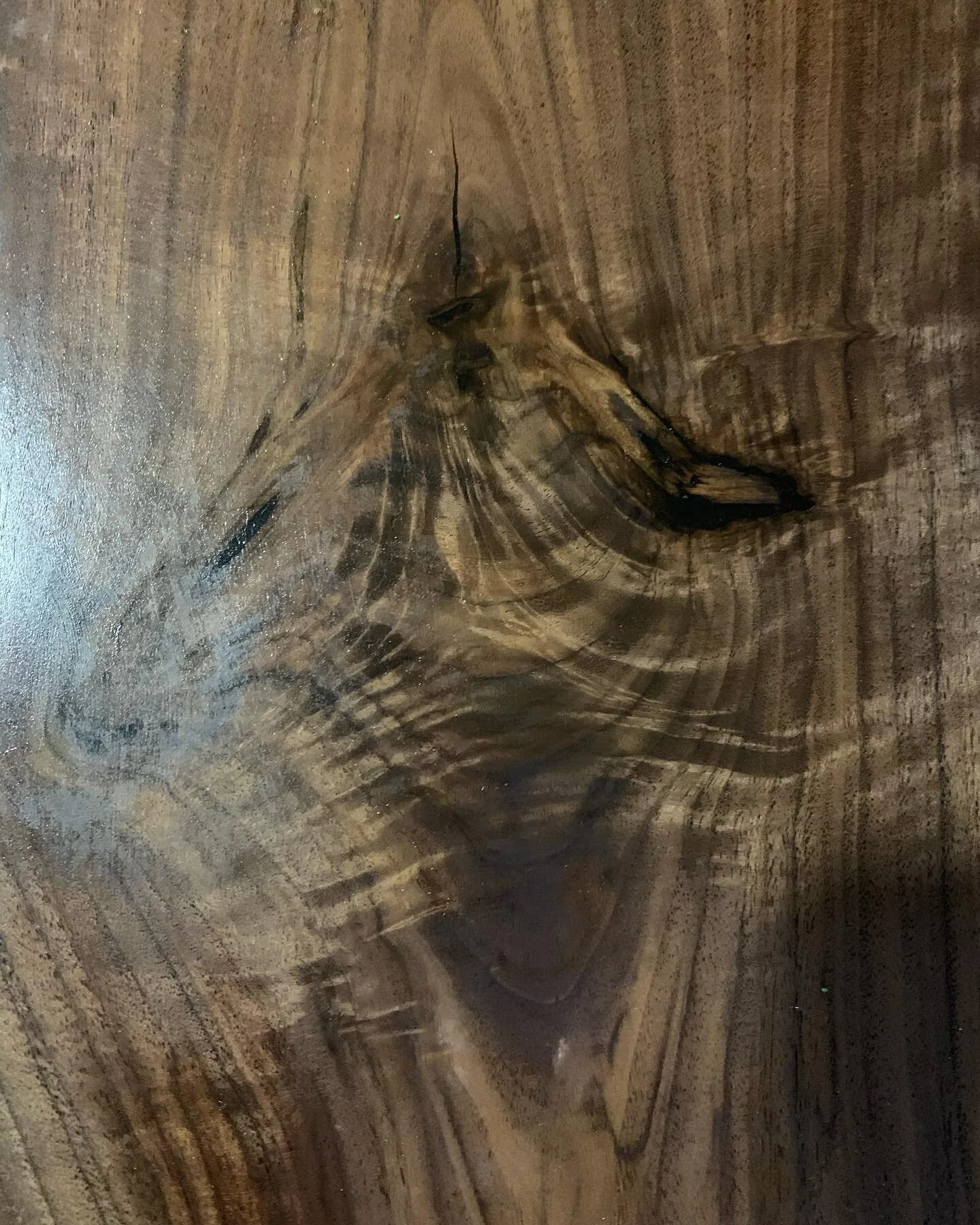 Odie&rsquo;s oil down in latest slab. Stuff smells so good. 
#walnut #liveedge #odiesoil #smell